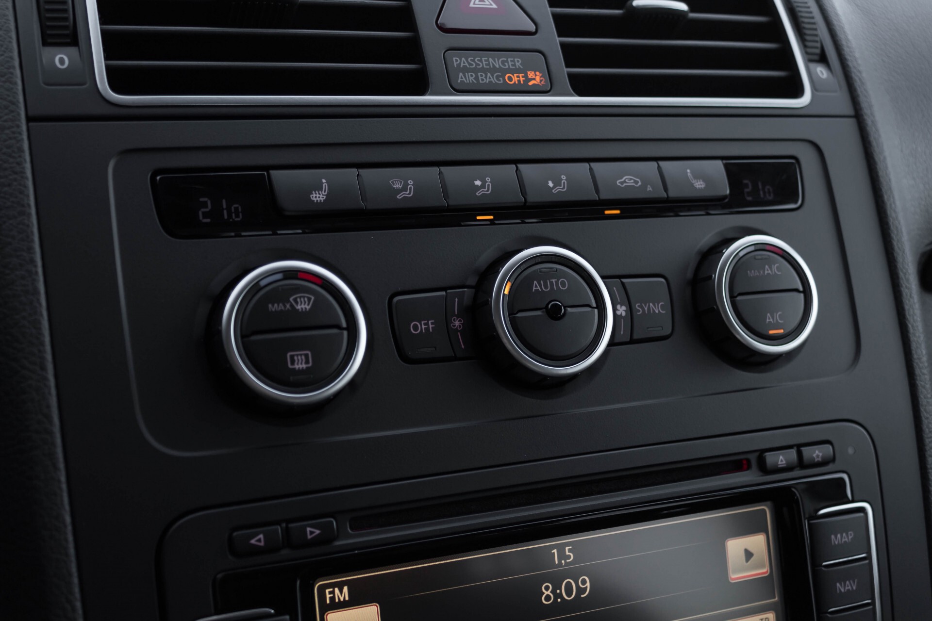 Volkswagen Touran 2.0 TDI Highline 7Persoons 177pk Panorama/Leder/Navi/Camera/Verw-Stln/Trhk/ECC/Xenon Aut Foto 22