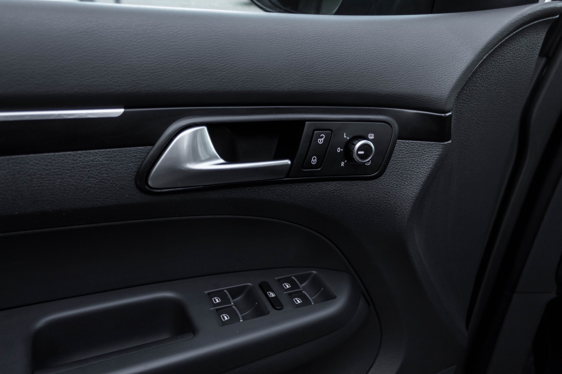 Volkswagen Touran 2.0 TDI Highline 7Persoons 177pk Panorama/Leder/Navi/Camera/Verw-Stln/Trhk/ECC/Xenon Aut Foto 32