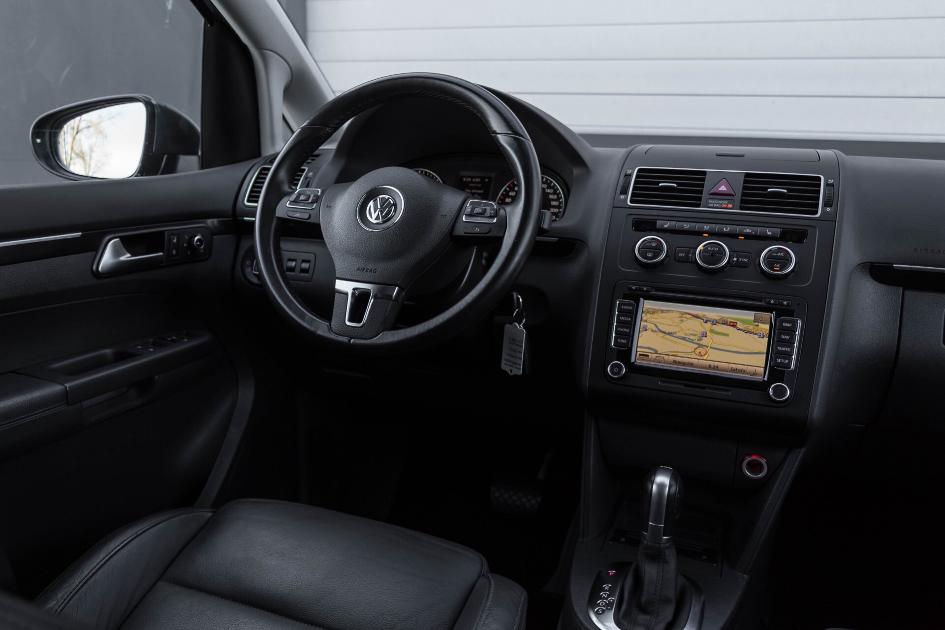 Volkswagen Touran 2.0 TDI Highline 7Persoons 177pk Panorama/Leder/Navi/Camera/Verw-Stln/Trhk/ECC/Xenon Aut Foto 8