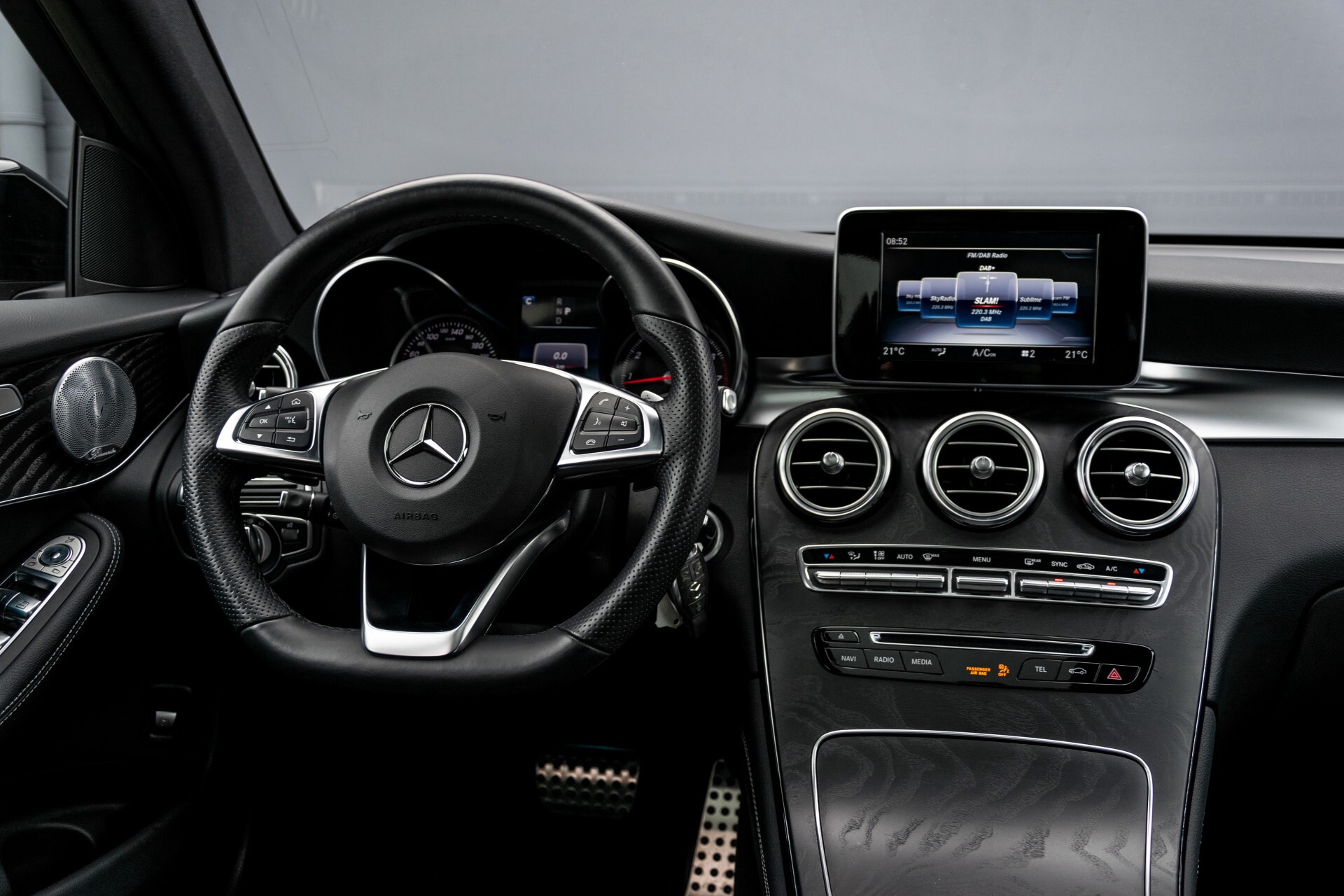 Mercedes-Benz GLC 250 4-M AMG Night Panorama Burmester/Memory/DAB Aut9 Foto 6