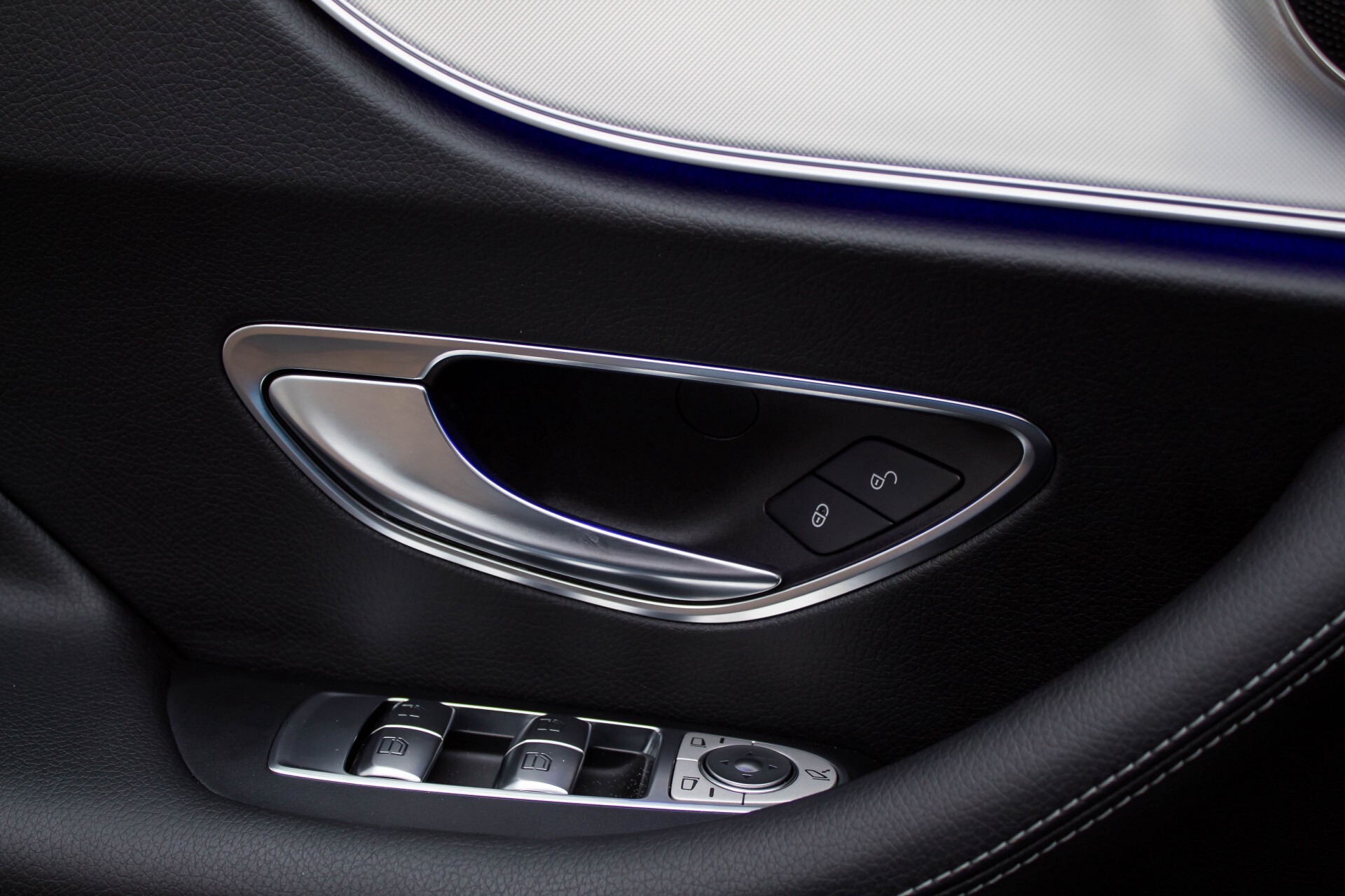 Mercedes-Benz E-Klasse Coupé 200 AMG Comand/Leder/LED Aut9 Foto 25