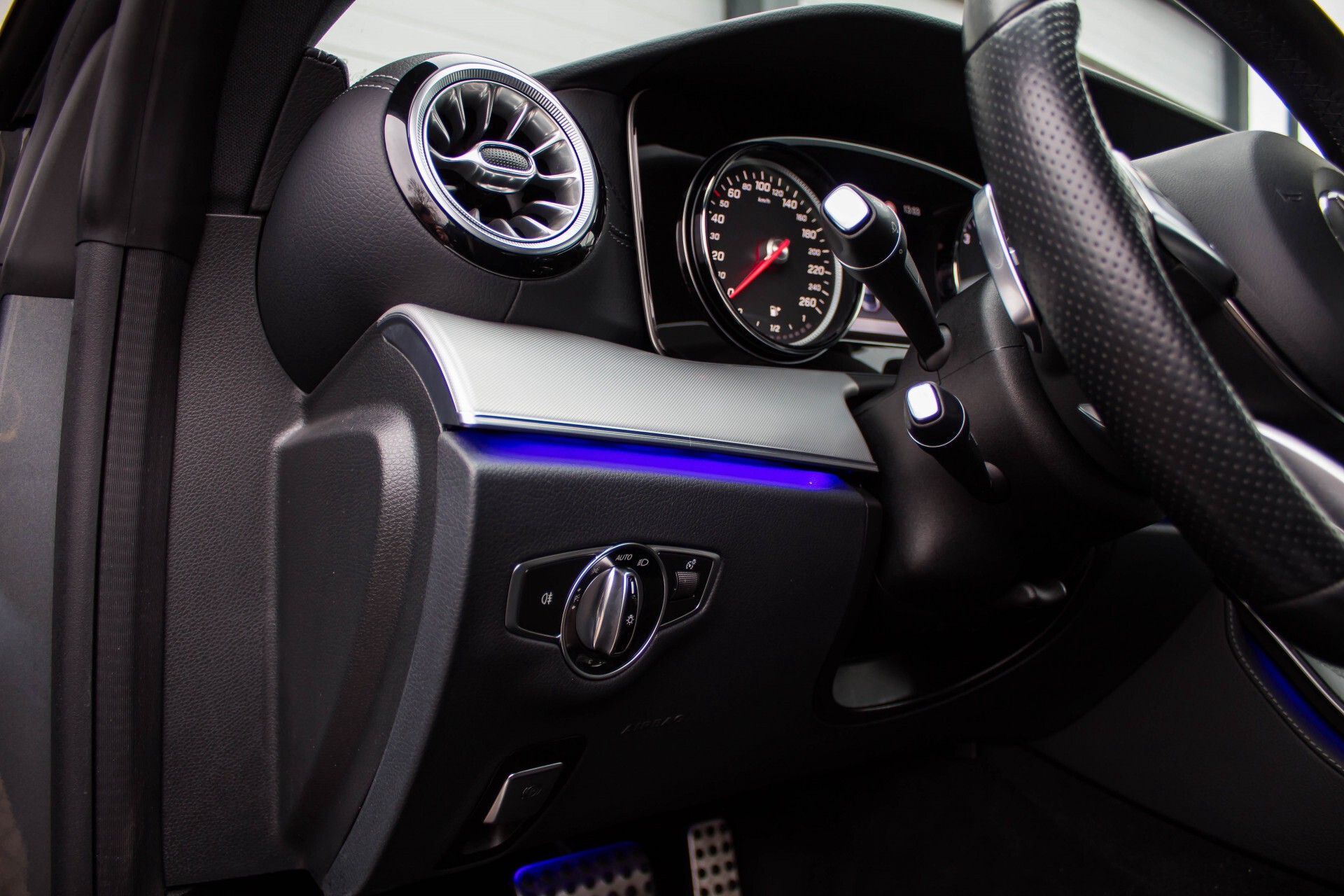 Mercedes-Benz E-Klasse Coupé 200 AMG Comand/Leder/LED Aut9 Foto 28