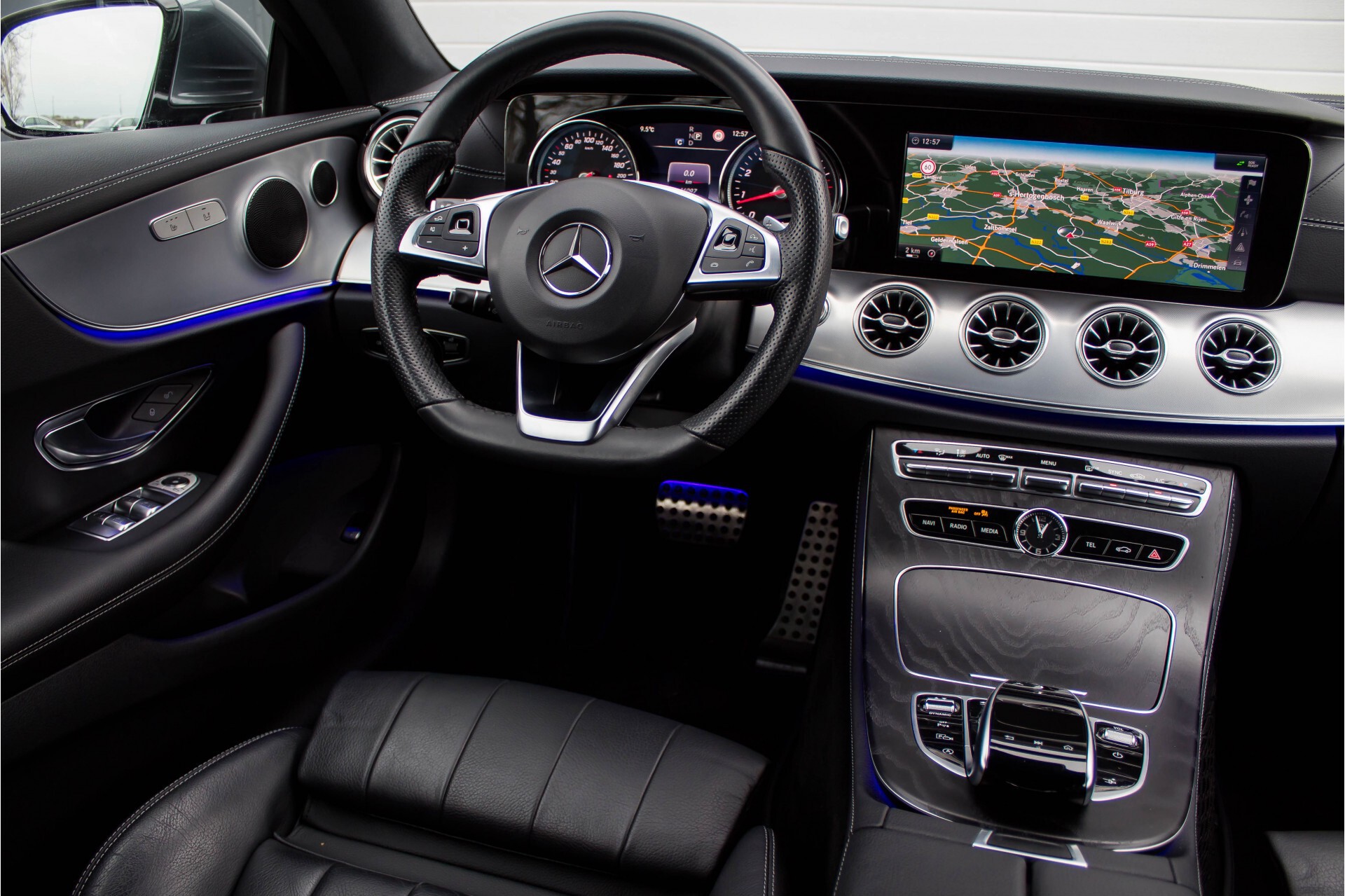 Mercedes-Benz E-Klasse Coupé 200 AMG Comand/Leder/LED Aut9 Foto 5