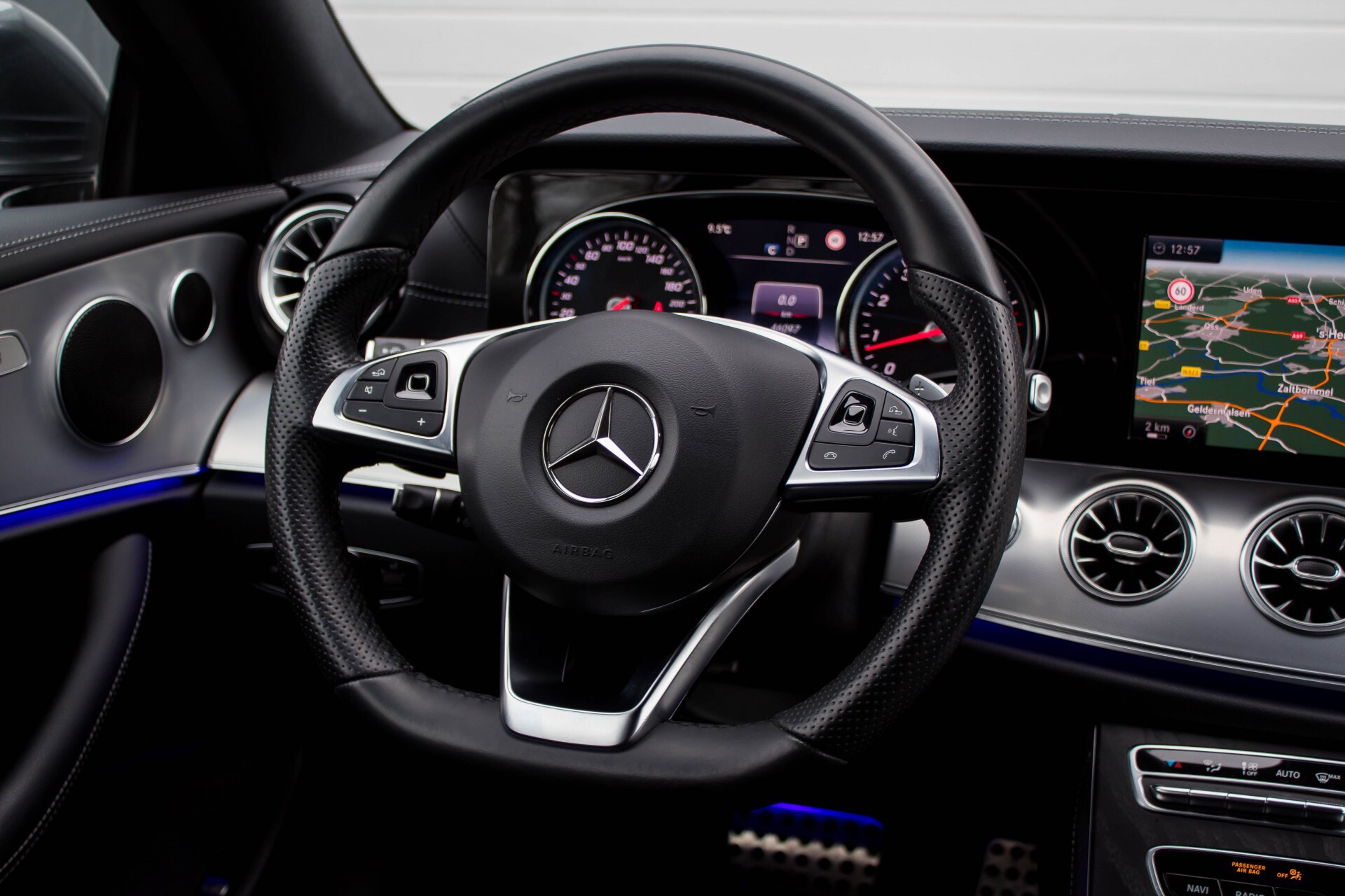 Mercedes-Benz E-Klasse Coupé 200 AMG Comand/Leder/LED Aut9 Foto 6