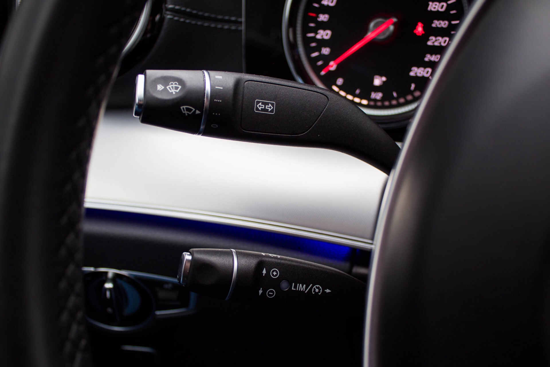 Mercedes-Benz E-Klasse Coupé 200 AMG Comand/Leder/LED Aut9 Foto 9