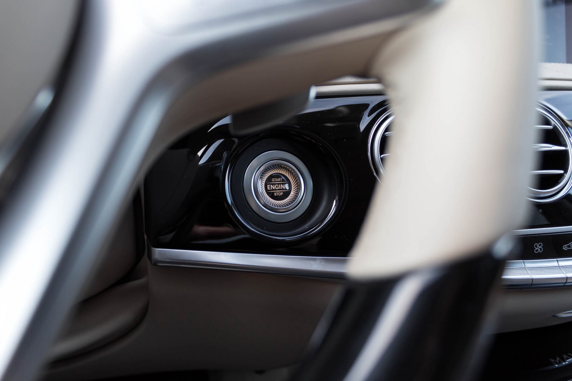 Mercedes-Benz S-Klasse 560 Maybach 4-M Designo First Class Full Options Aut9 Foto 18