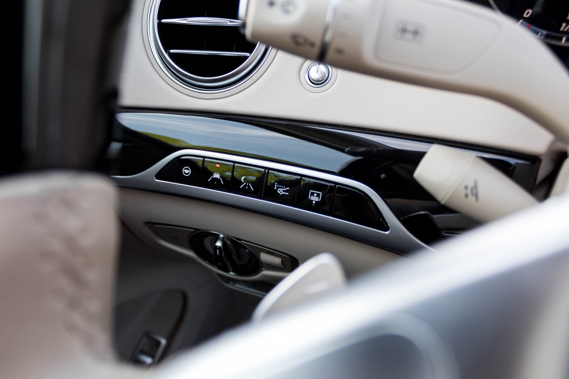 Mercedes-Benz S-Klasse 560 Maybach 4-M Designo First Class Full Options Aut9 Foto 42