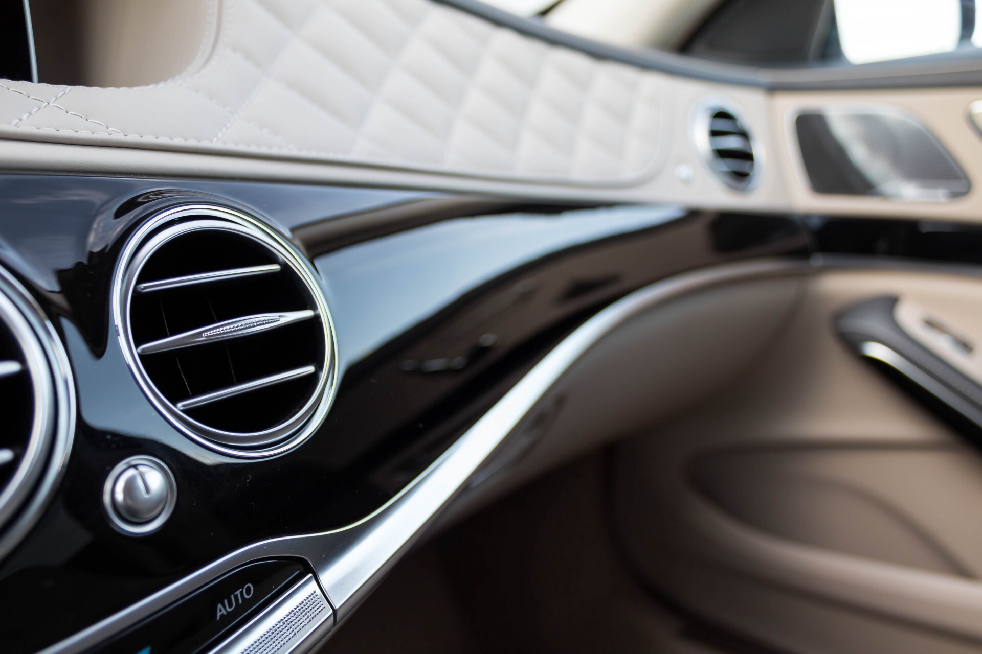 Mercedes-Benz S-Klasse 560 Maybach 4-M Designo First Class Full Options Aut9 Foto 46