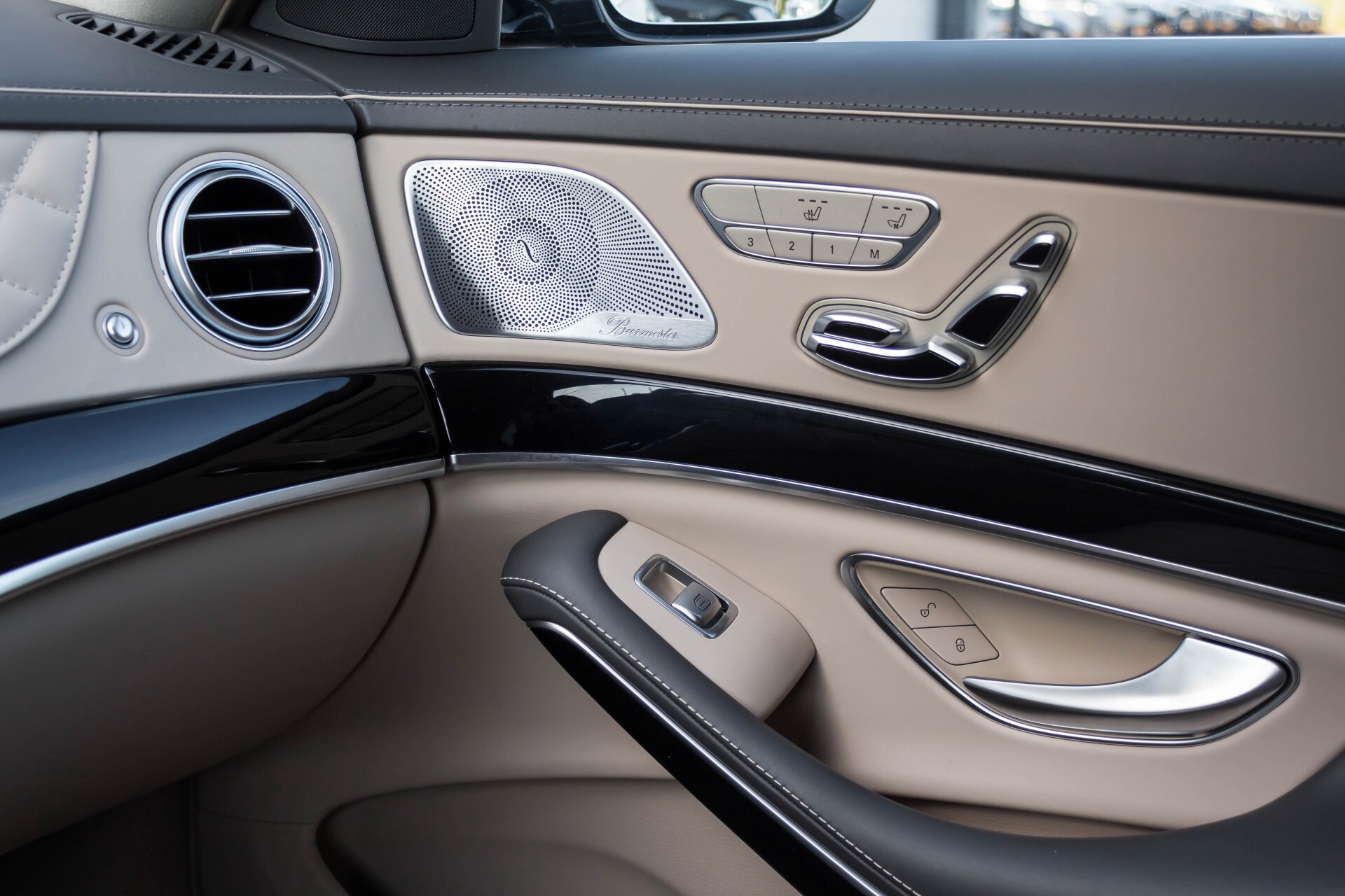 Mercedes-Benz S-Klasse 560 Maybach 4-M Designo First Class Full Options Aut9 Foto 48