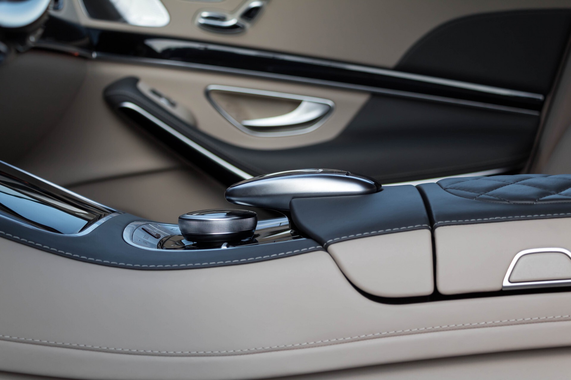 Mercedes-Benz S-Klasse 560 Maybach 4-M Designo First Class Full Options Aut9 Foto 60