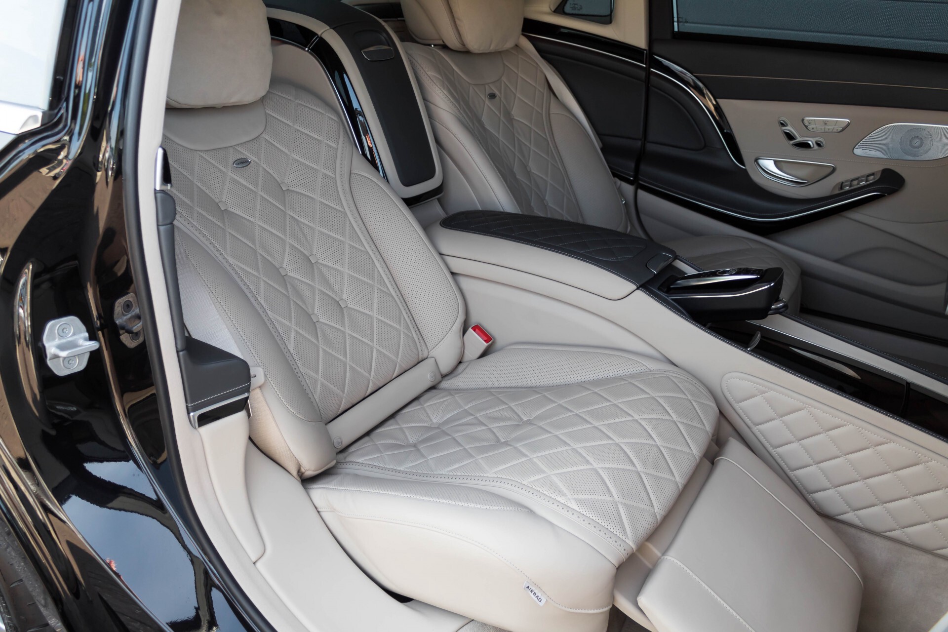 Mercedes-Benz S-Klasse 560 Maybach 4-M Designo First Class Full Options Aut9 Foto 7