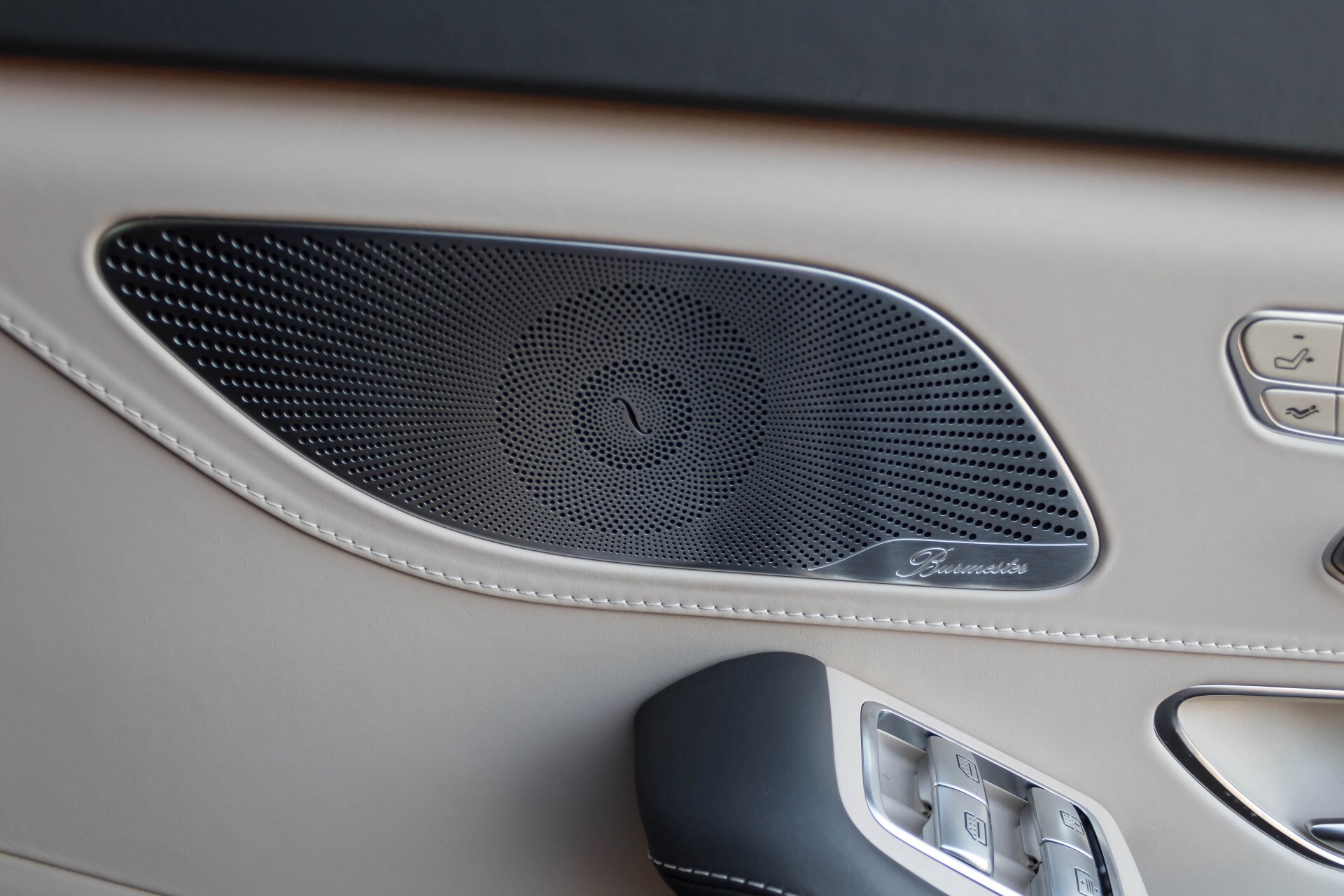 Mercedes-Benz S-Klasse 560 Maybach 4-M Designo First Class Full Options Aut9 Foto 73