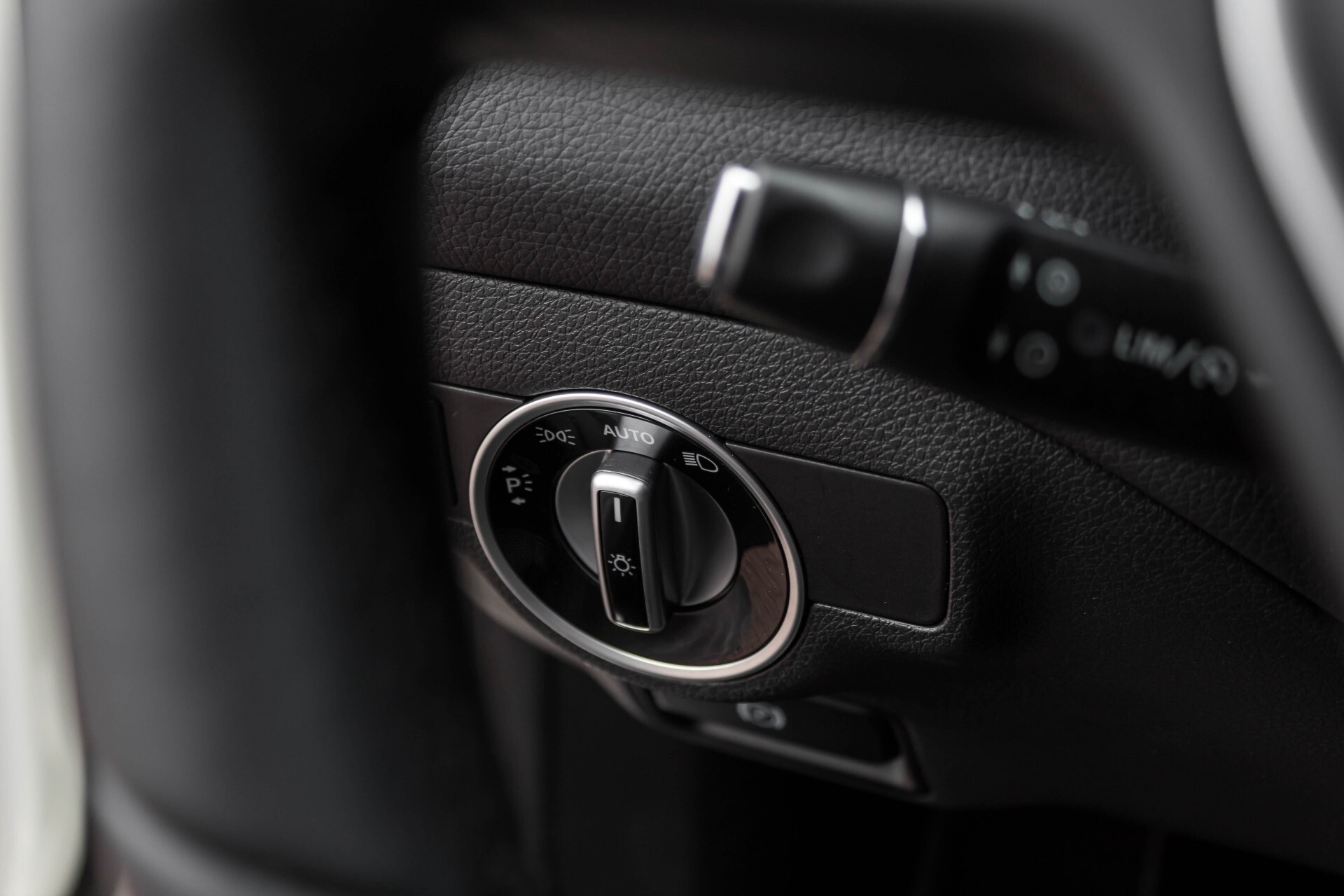 Mercedes-Benz CLA-Klasse 180 BE Xenon/Parctronic/Standkachel/Navi Foto 13