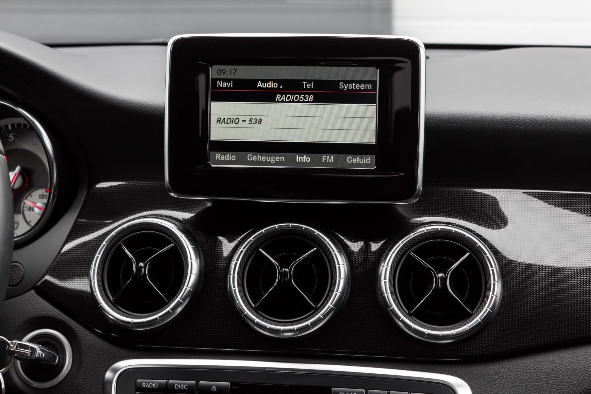 Mercedes-Benz CLA-Klasse 180 BE Xenon/Parctronic/Standkachel/Navi Foto 15