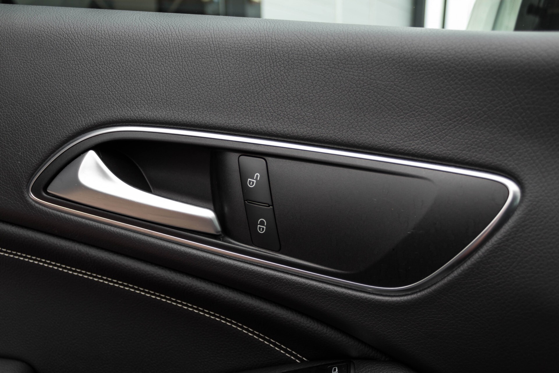 Mercedes-Benz CLA-Klasse 180 BE Xenon/Parctronic/Standkachel/Navi Foto 28