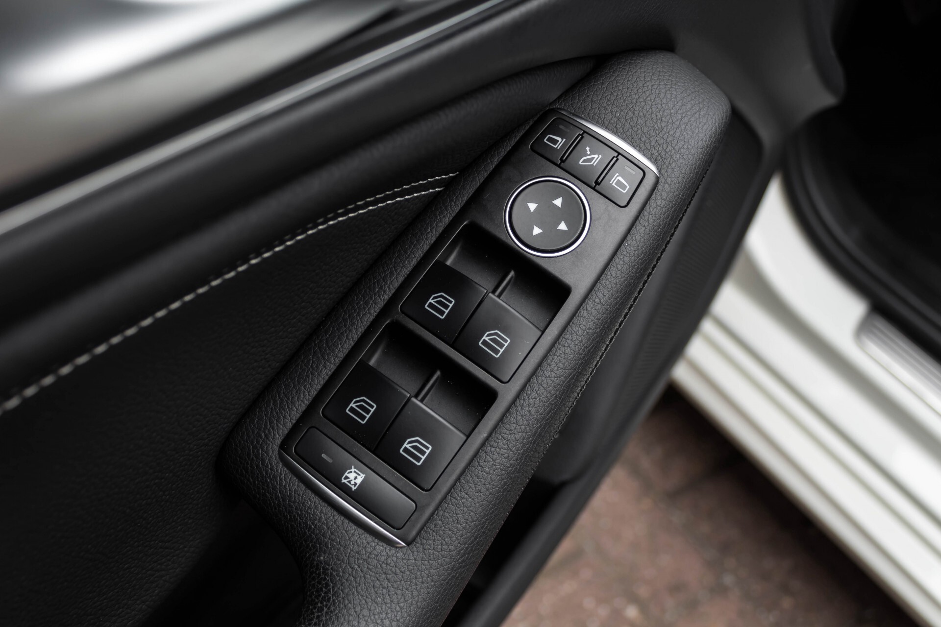 Mercedes-Benz CLA-Klasse 180 BE Xenon/Parctronic/Standkachel/Navi Foto 29