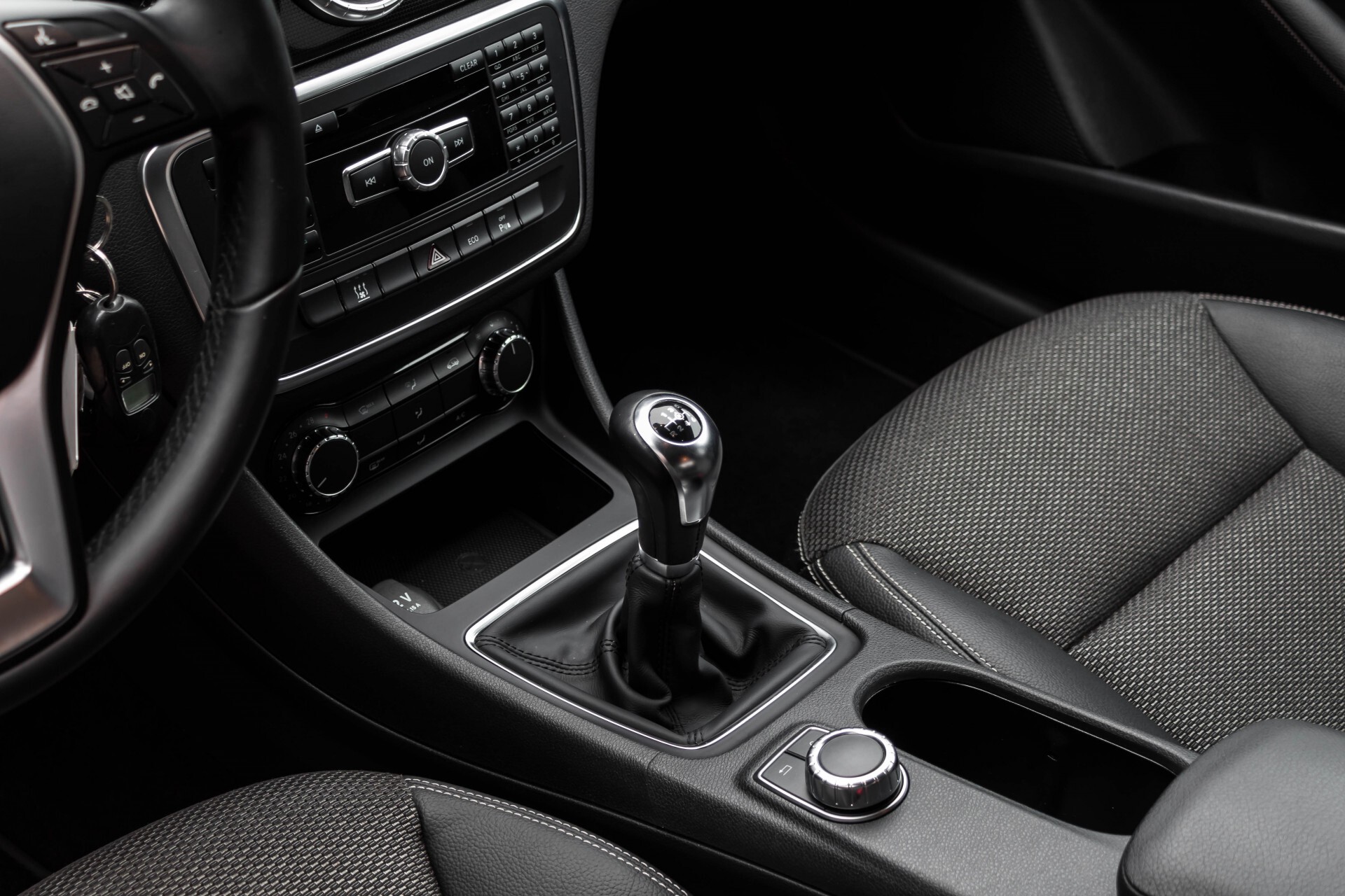 Mercedes-Benz CLA-Klasse 180 BE Xenon/Parctronic/Standkachel/Navi Foto 31