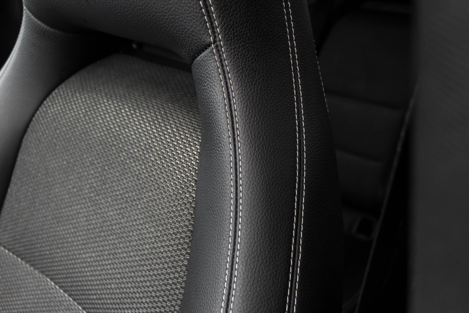 Mercedes-Benz CLA-Klasse 180 BE Xenon/Parctronic/Standkachel/Navi Foto 34