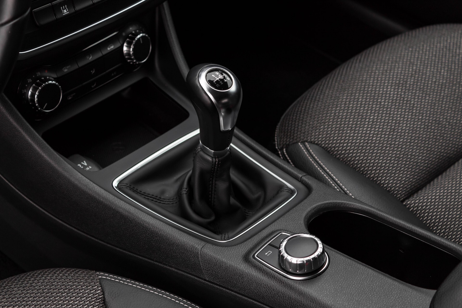 Mercedes-Benz CLA-Klasse 180 BE Xenon/Parctronic/Standkachel/Navi Foto 41