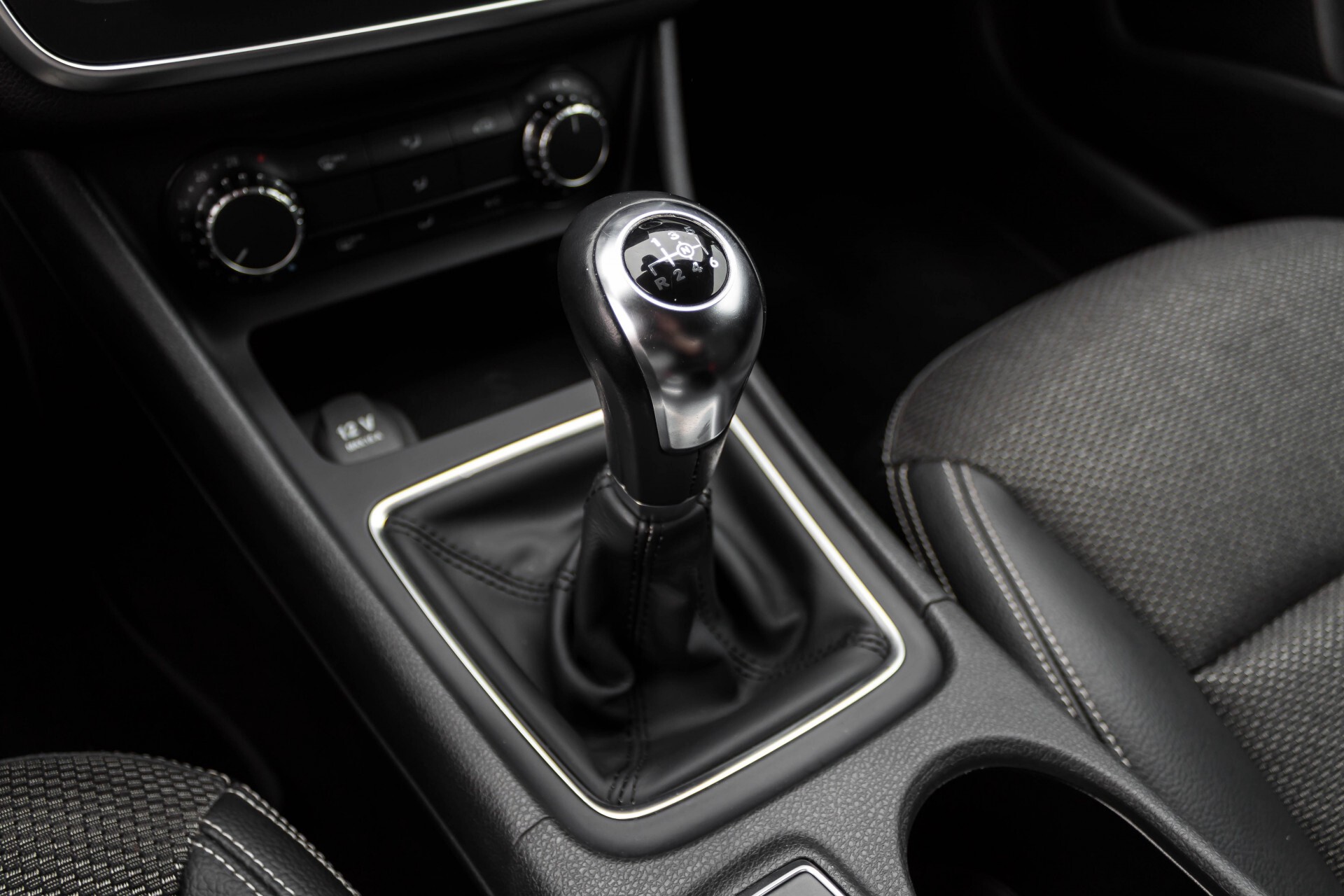 Mercedes-Benz CLA-Klasse 180 BE Xenon/Parctronic/Standkachel/Navi Foto 42