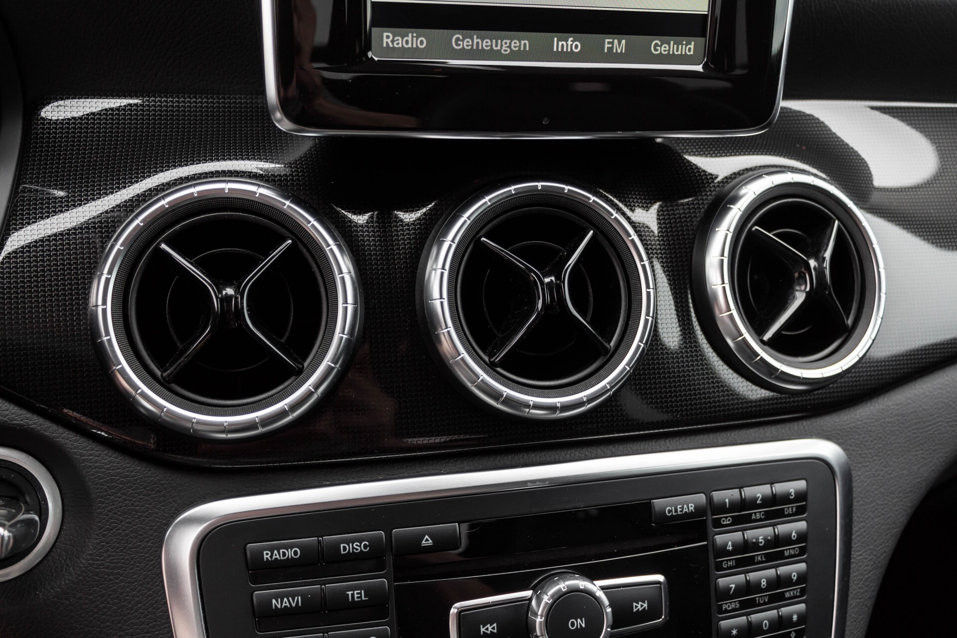 Mercedes-Benz CLA-Klasse 180 BE Xenon/Parctronic/Standkachel/Navi Foto 44