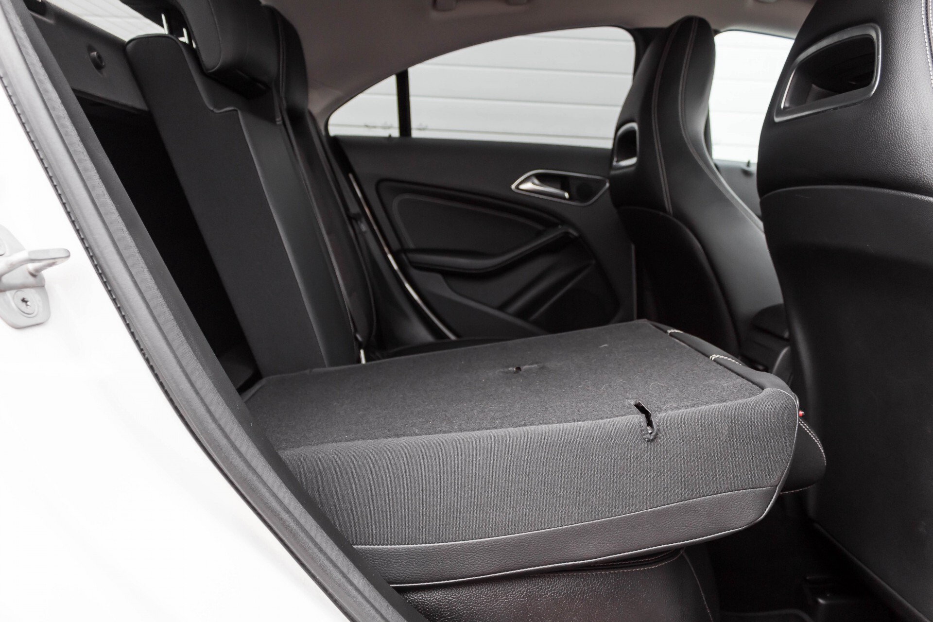 Mercedes-Benz CLA-Klasse 180 BE Xenon/Parctronic/Standkachel/Navi Foto 5