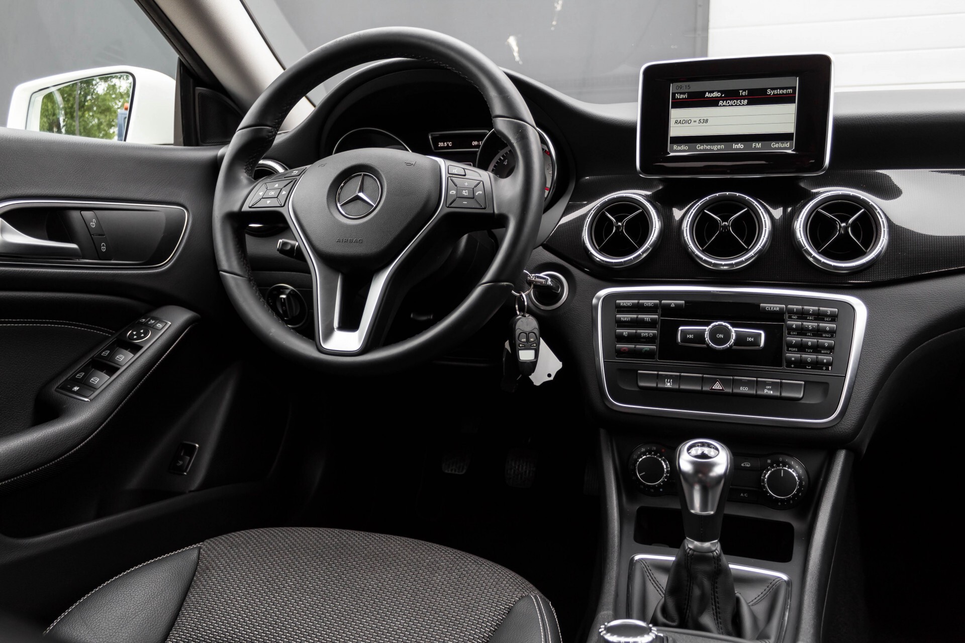 Mercedes-Benz CLA-Klasse 180 BE Xenon/Parctronic/Standkachel/Navi Foto 6