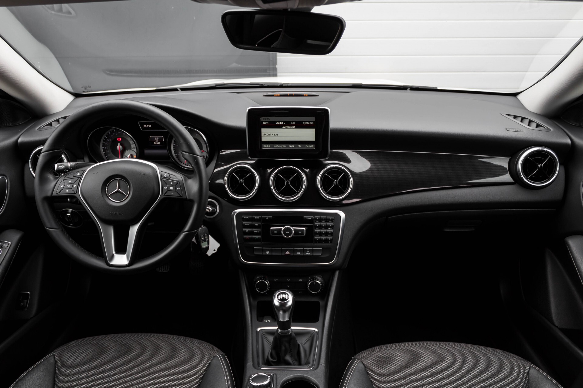 Mercedes-Benz CLA-Klasse 180 BE Xenon/Parctronic/Standkachel/Navi Foto 7