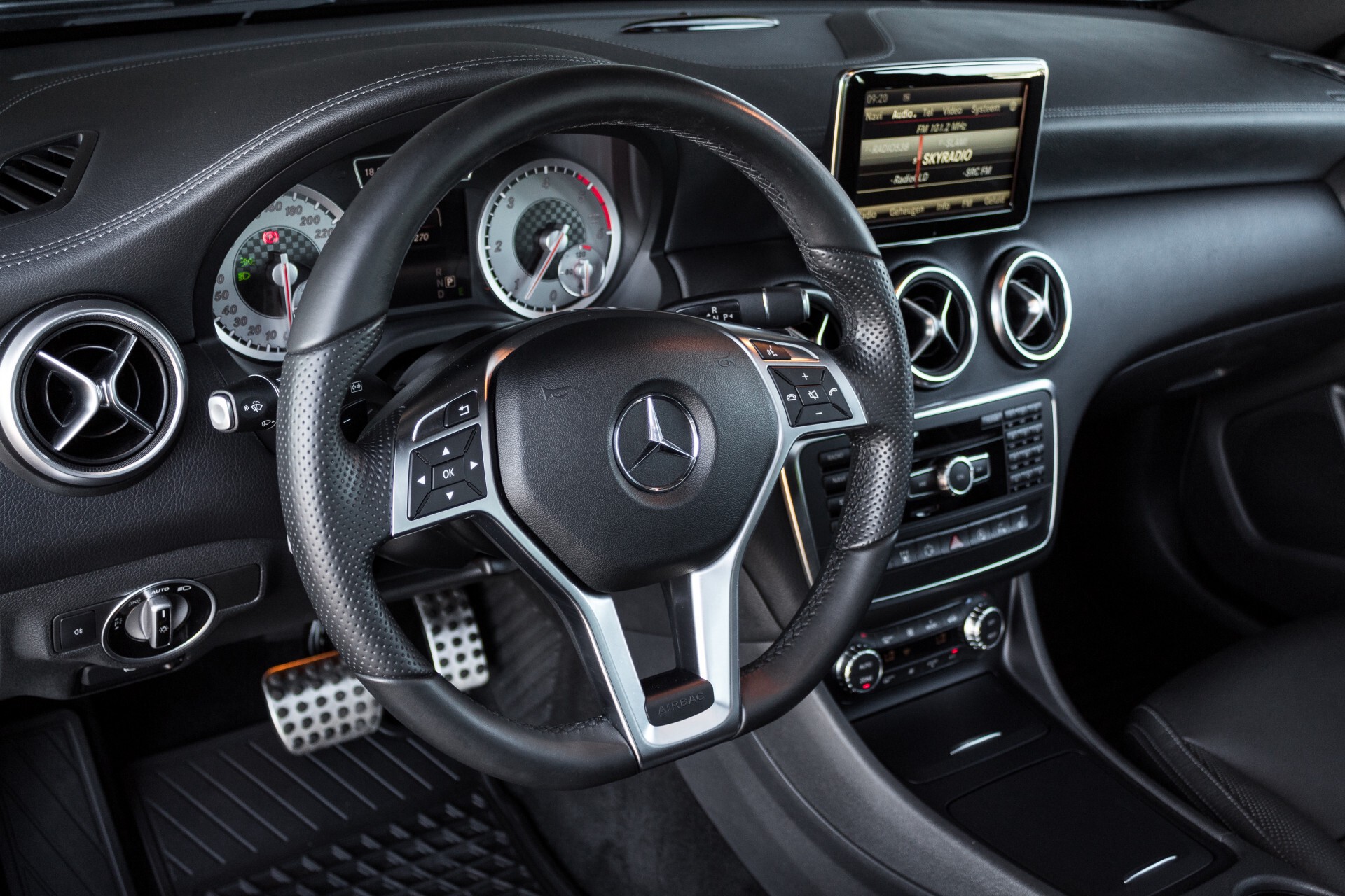 Mercedes-Benz A-Klasse 220 Cdi AMG Panorama/Standkachel/Distronic/Keyless/Memory/Comand Aut7 Foto 16