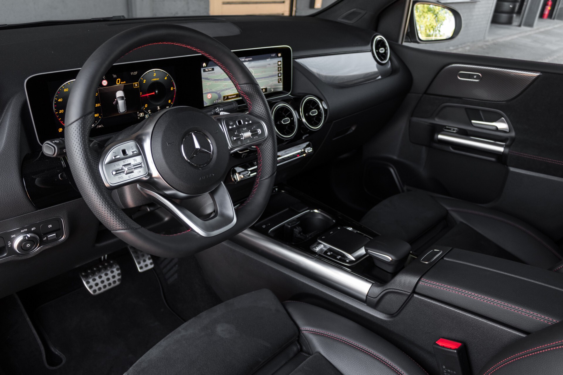 Mercedes-Benz B-Klasse 180d AMG Widescreen/M-bux/LED/19" Aut7 Foto 10