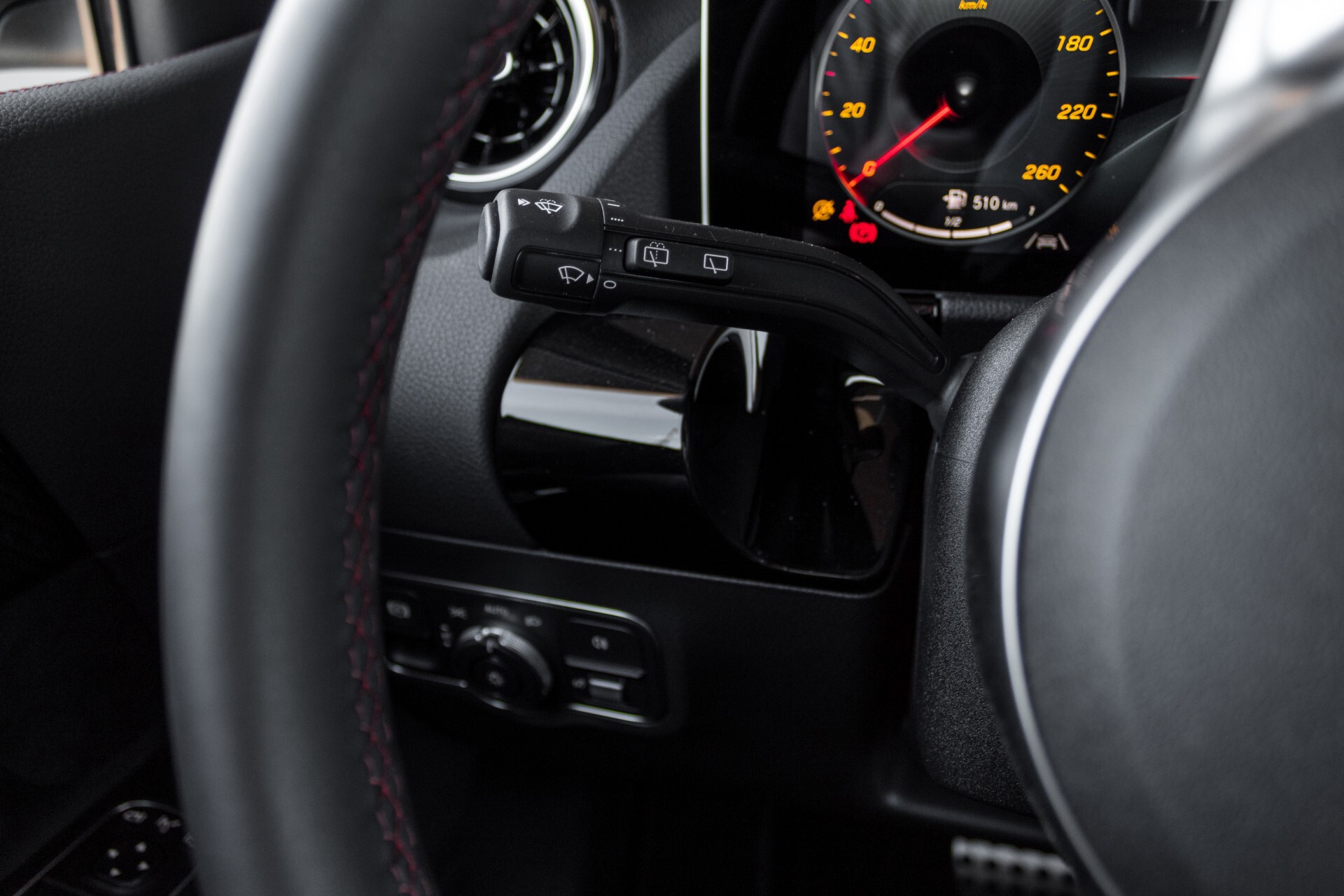 Mercedes-Benz B-Klasse 180d AMG Widescreen/M-bux/LED/19" Aut7 Foto 12