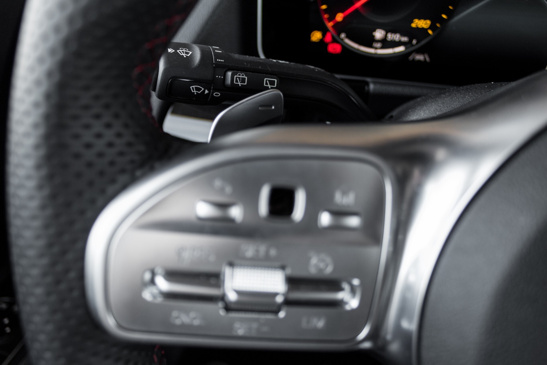 Mercedes-Benz B-Klasse 180d AMG Widescreen/M-bux/LED/19" Aut7 Foto 13