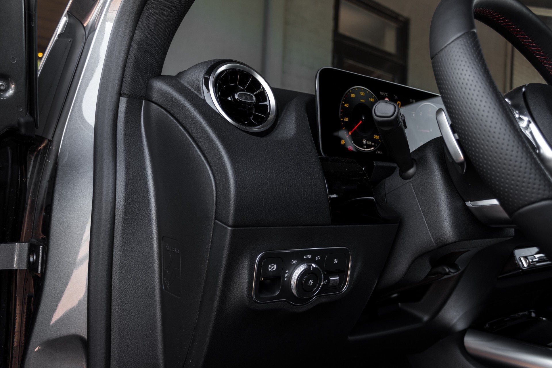 Mercedes-Benz B-Klasse 180d AMG Widescreen/M-bux/LED/19" Aut7 Foto 21