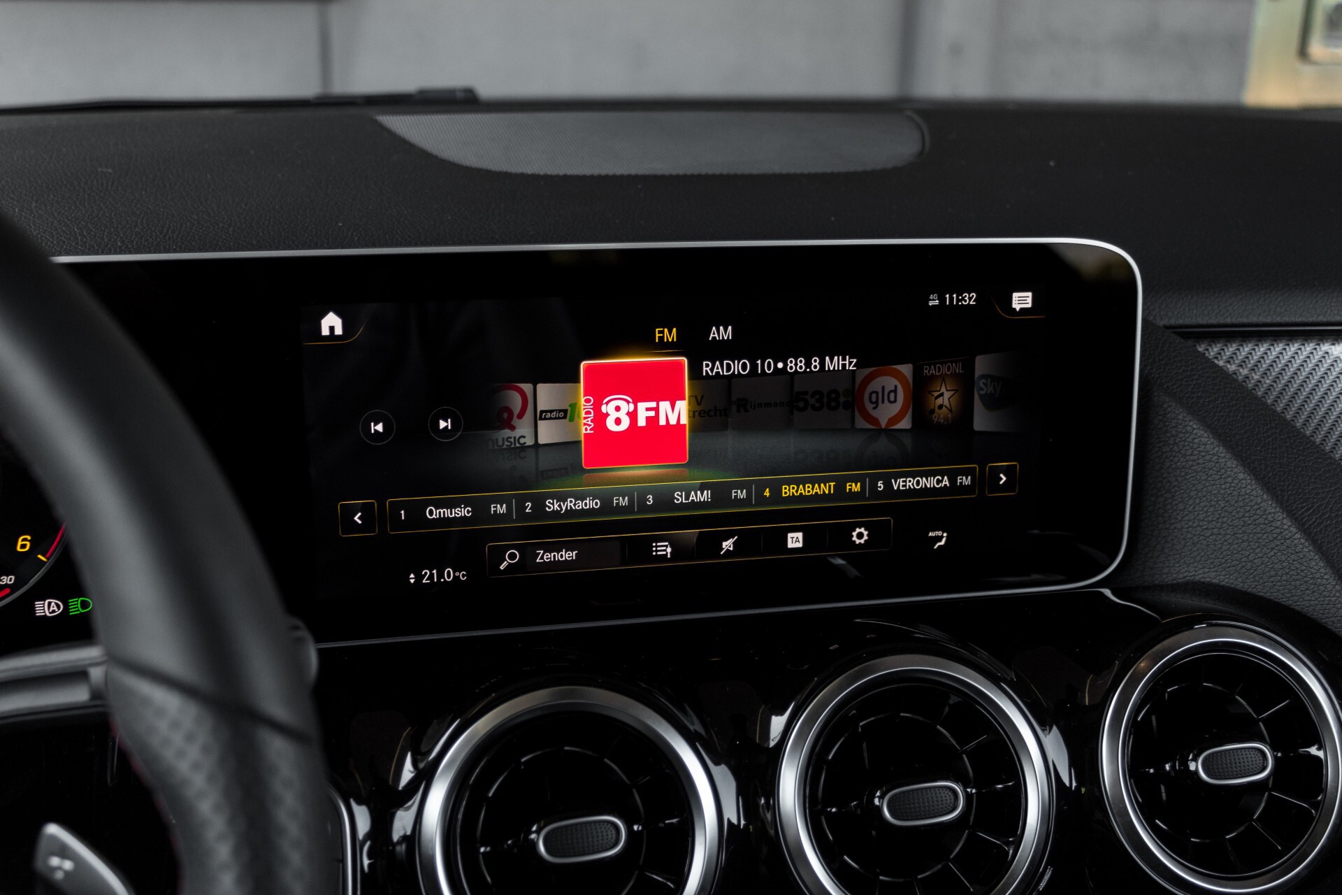 Mercedes-Benz B-Klasse 180d AMG Widescreen/M-bux/LED/19" Aut7 Foto 22