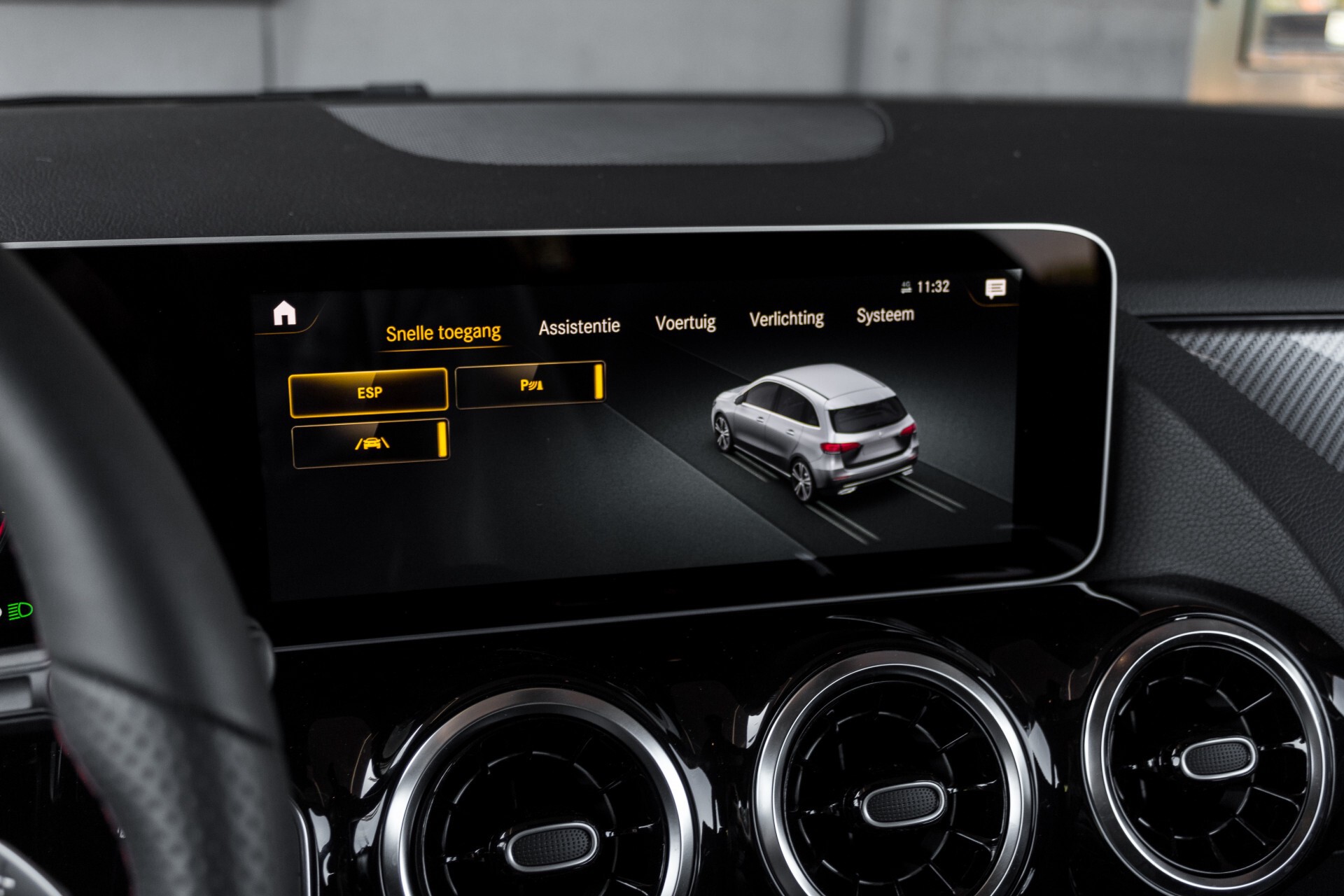 Mercedes-Benz B-Klasse 180d AMG Widescreen/M-bux/LED/19" Aut7 Foto 28