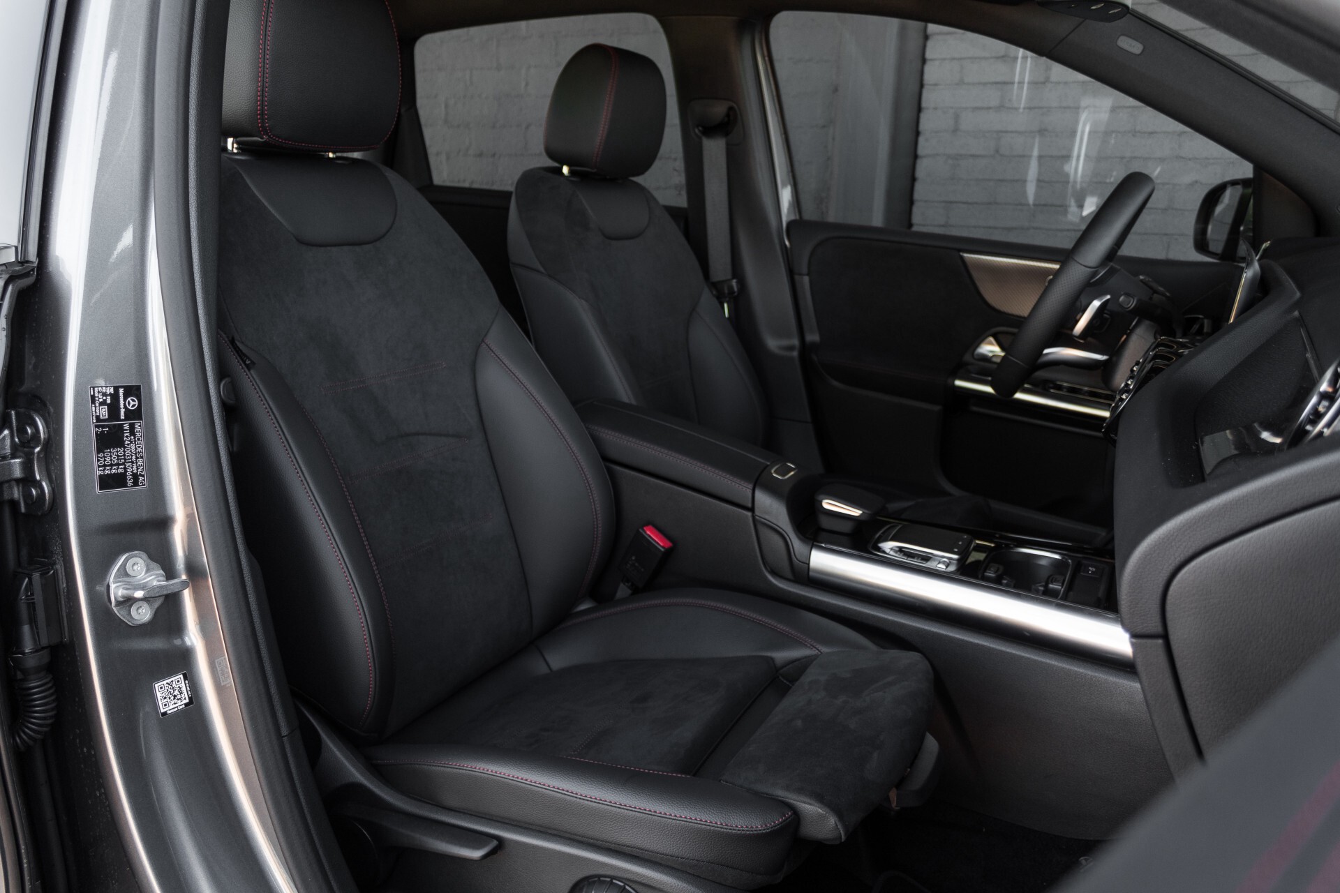 Mercedes-Benz B-Klasse 180d AMG Widescreen/M-bux/LED/19" Aut7 Foto 3