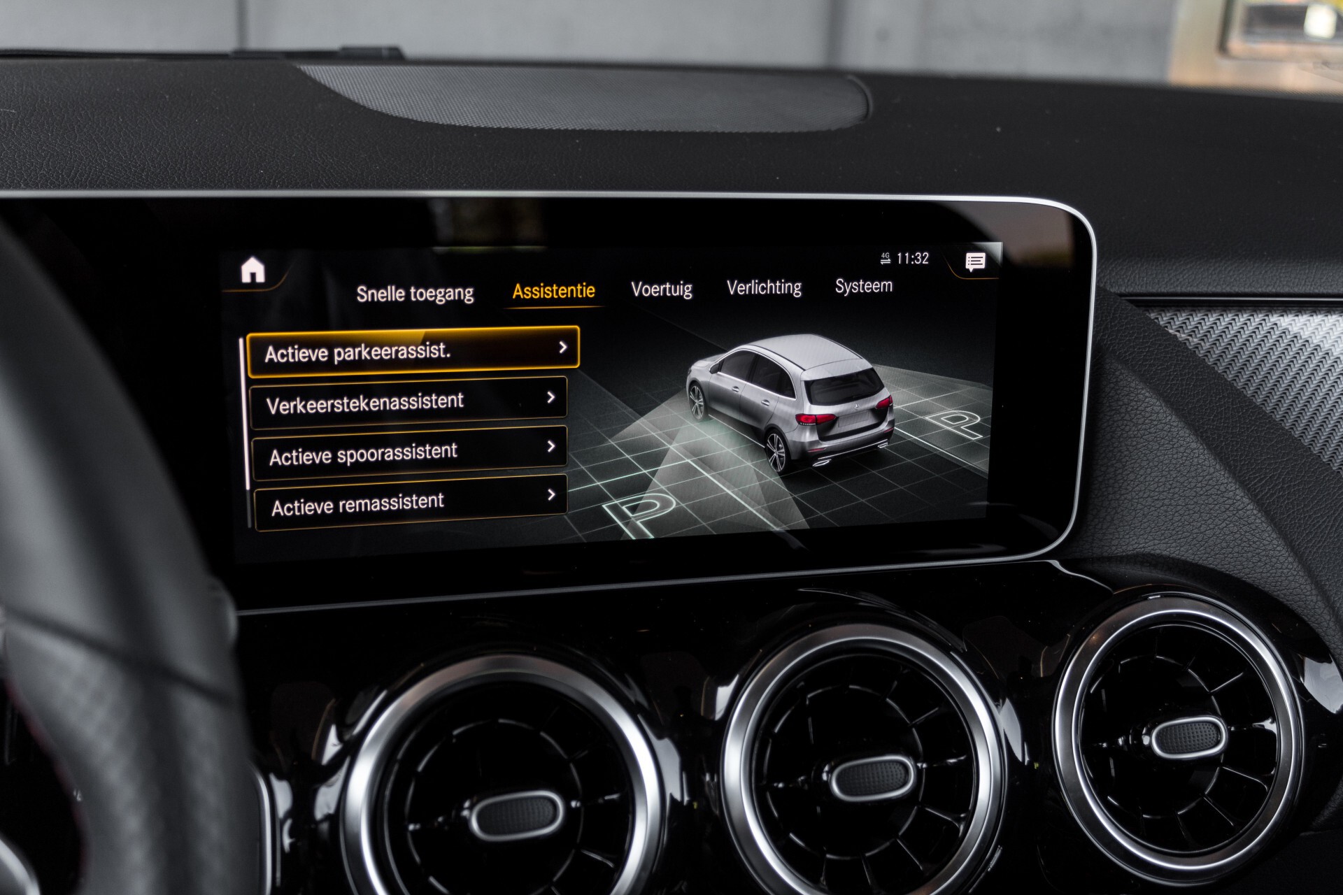 Mercedes-Benz B-Klasse 180d AMG Widescreen/M-bux/LED/19" Aut7 Foto 30