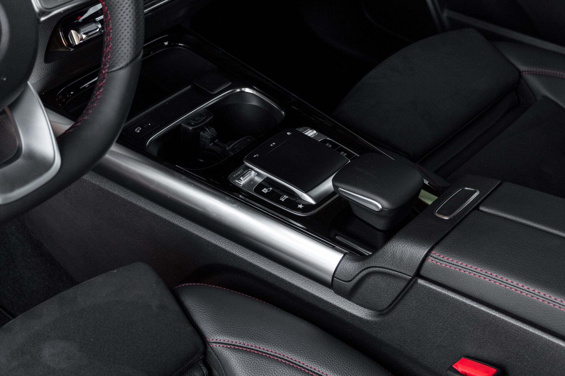 Mercedes-Benz B-Klasse 180d AMG Widescreen/M-bux/LED/19" Aut7 Foto 35