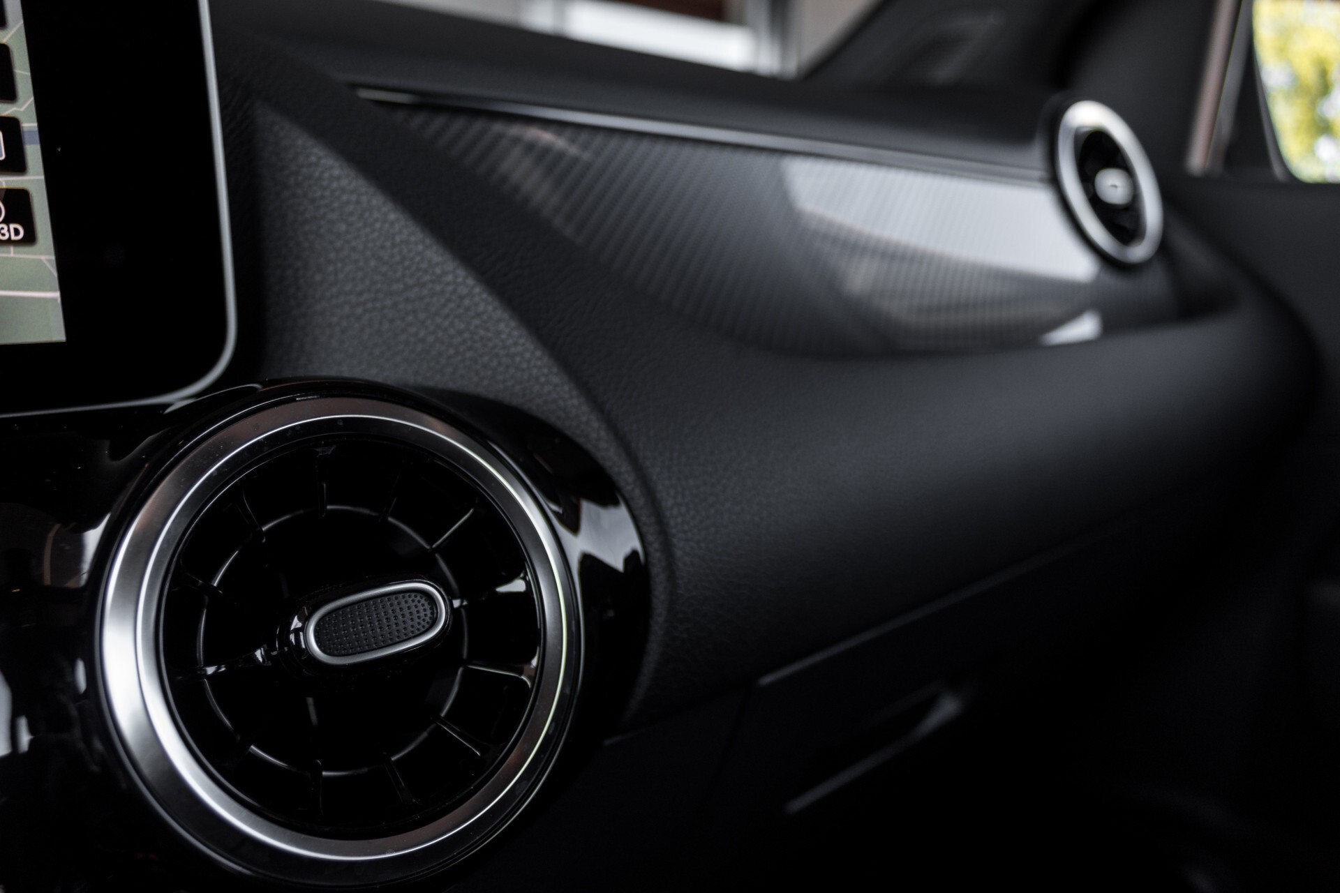 Mercedes-Benz B-Klasse 180d AMG Widescreen/M-bux/LED/19" Aut7 Foto 37