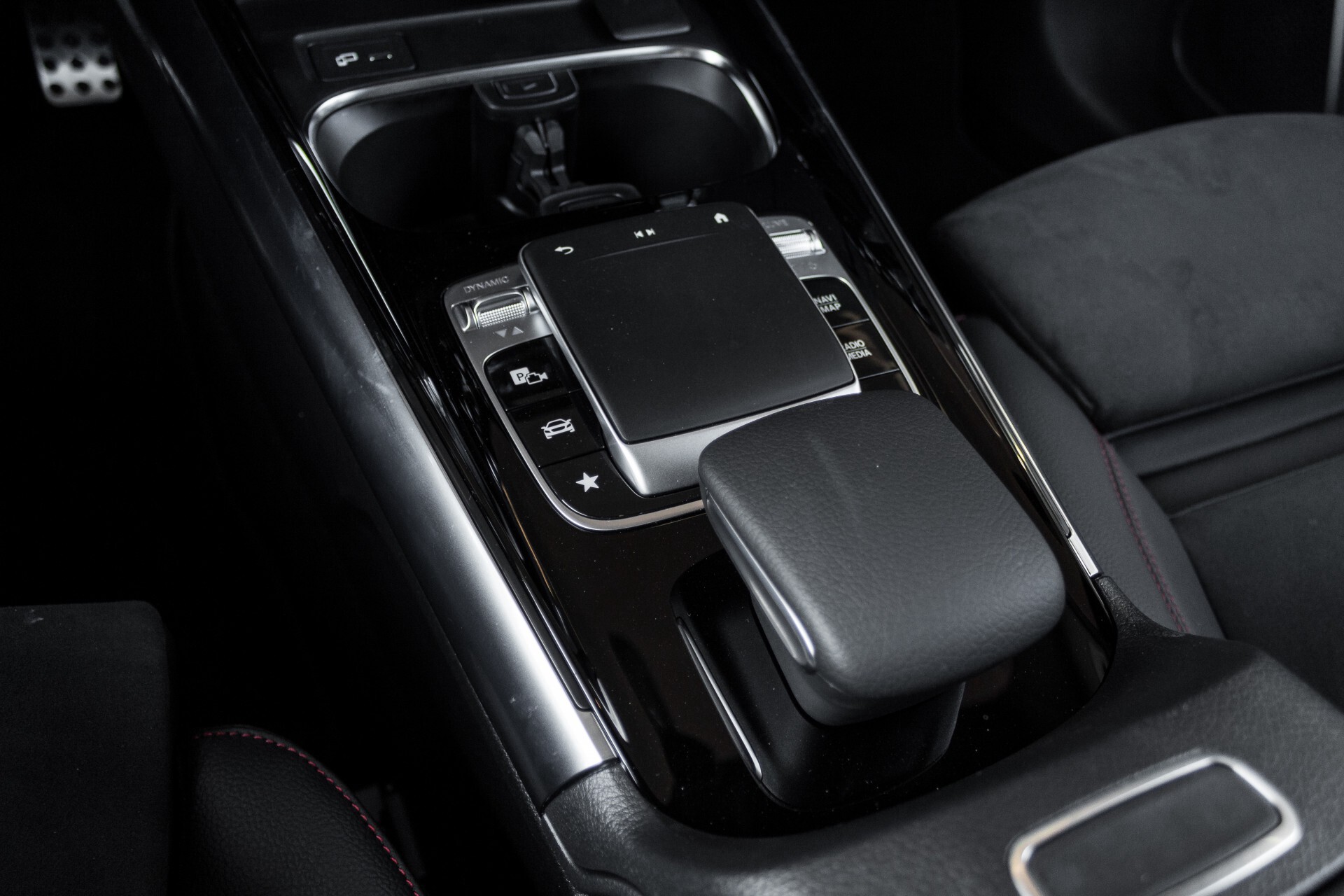 Mercedes-Benz B-Klasse 180d AMG Widescreen/M-bux/LED/19" Aut7 Foto 39