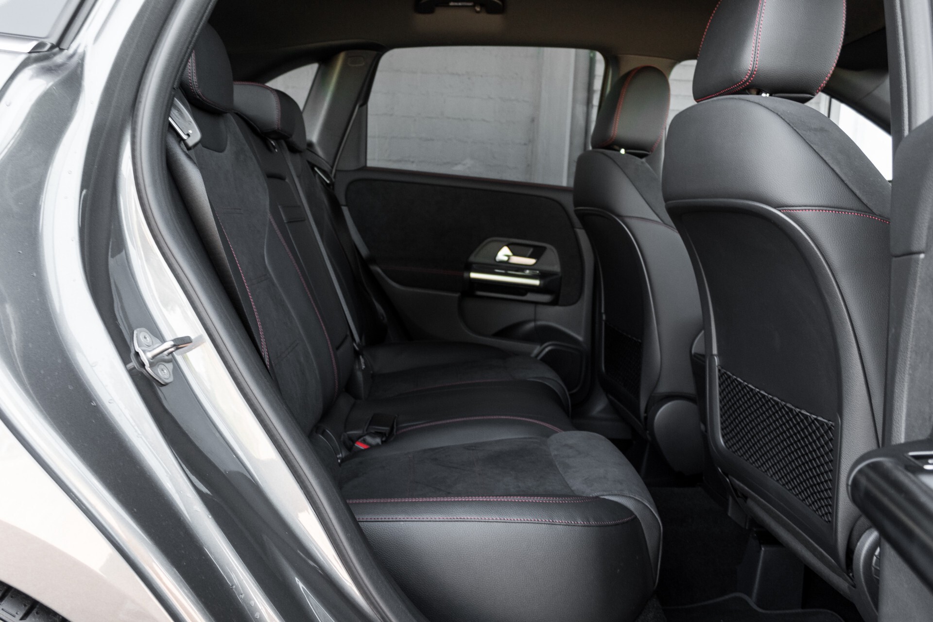 Mercedes-Benz B-Klasse 180d AMG Widescreen/M-bux/LED/19" Aut7 Foto 4