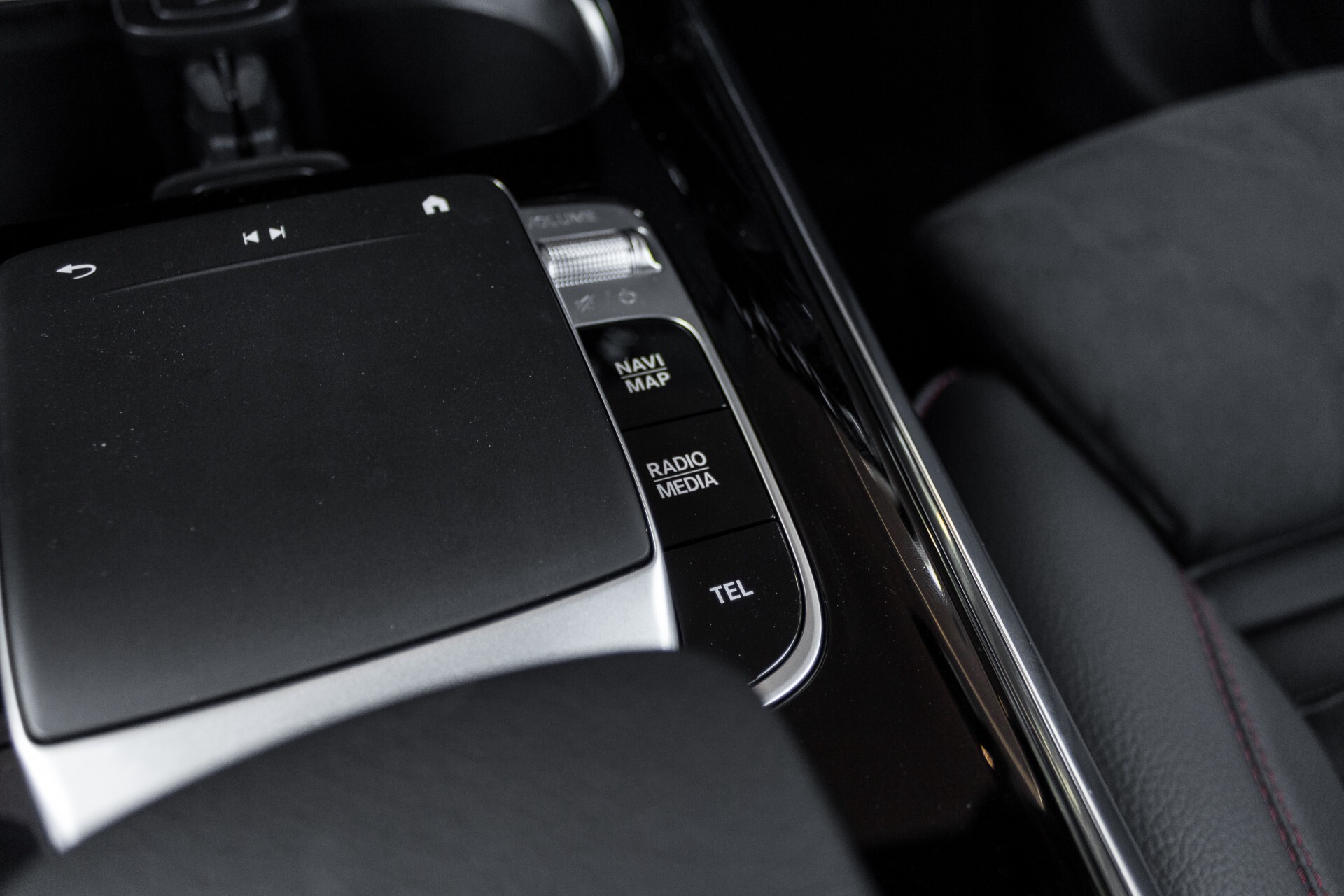 Mercedes-Benz B-Klasse 180d AMG Widescreen/M-bux/LED/19" Aut7 Foto 40