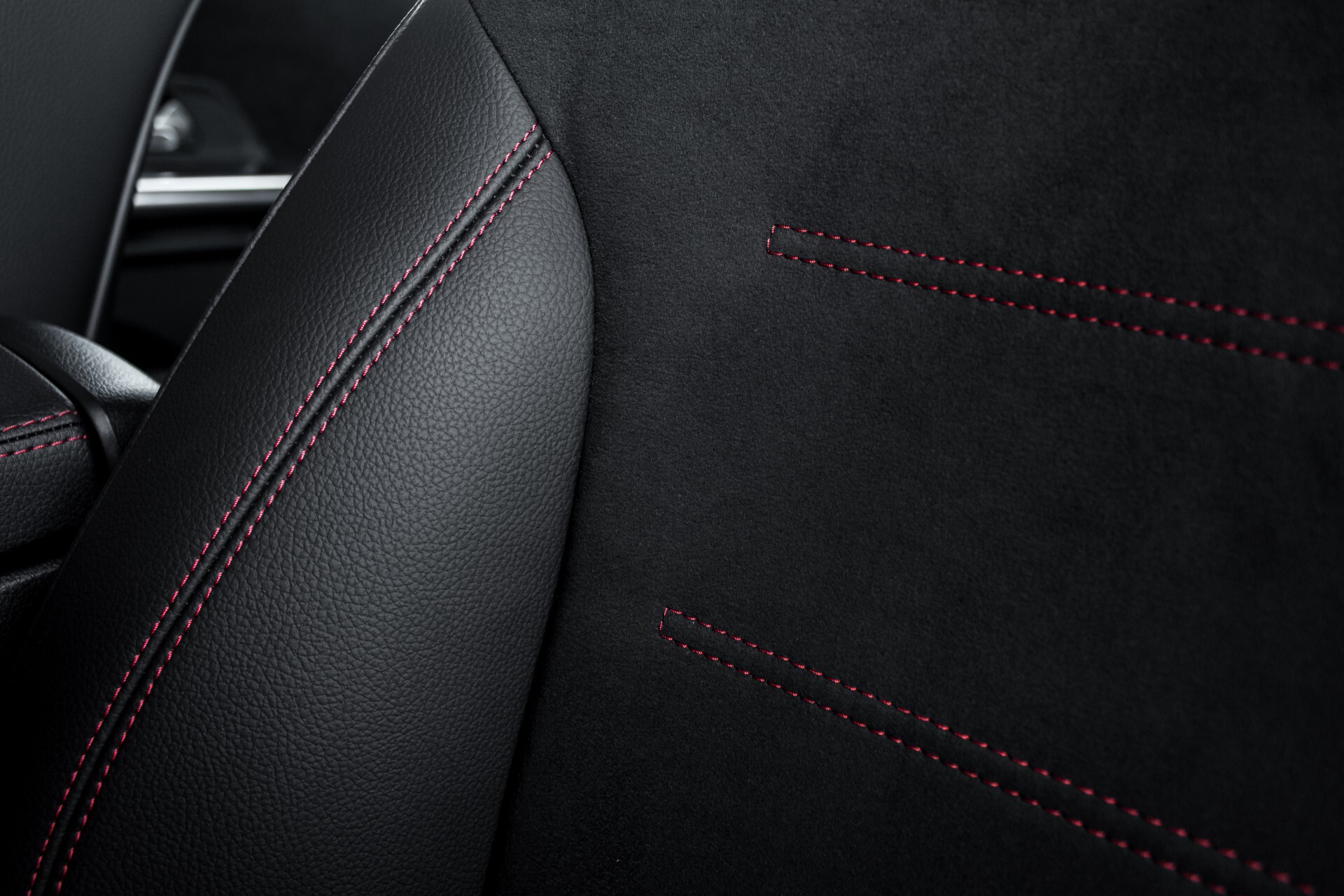 Mercedes-Benz B-Klasse 180d AMG Widescreen/M-bux/LED/19" Aut7 Foto 43