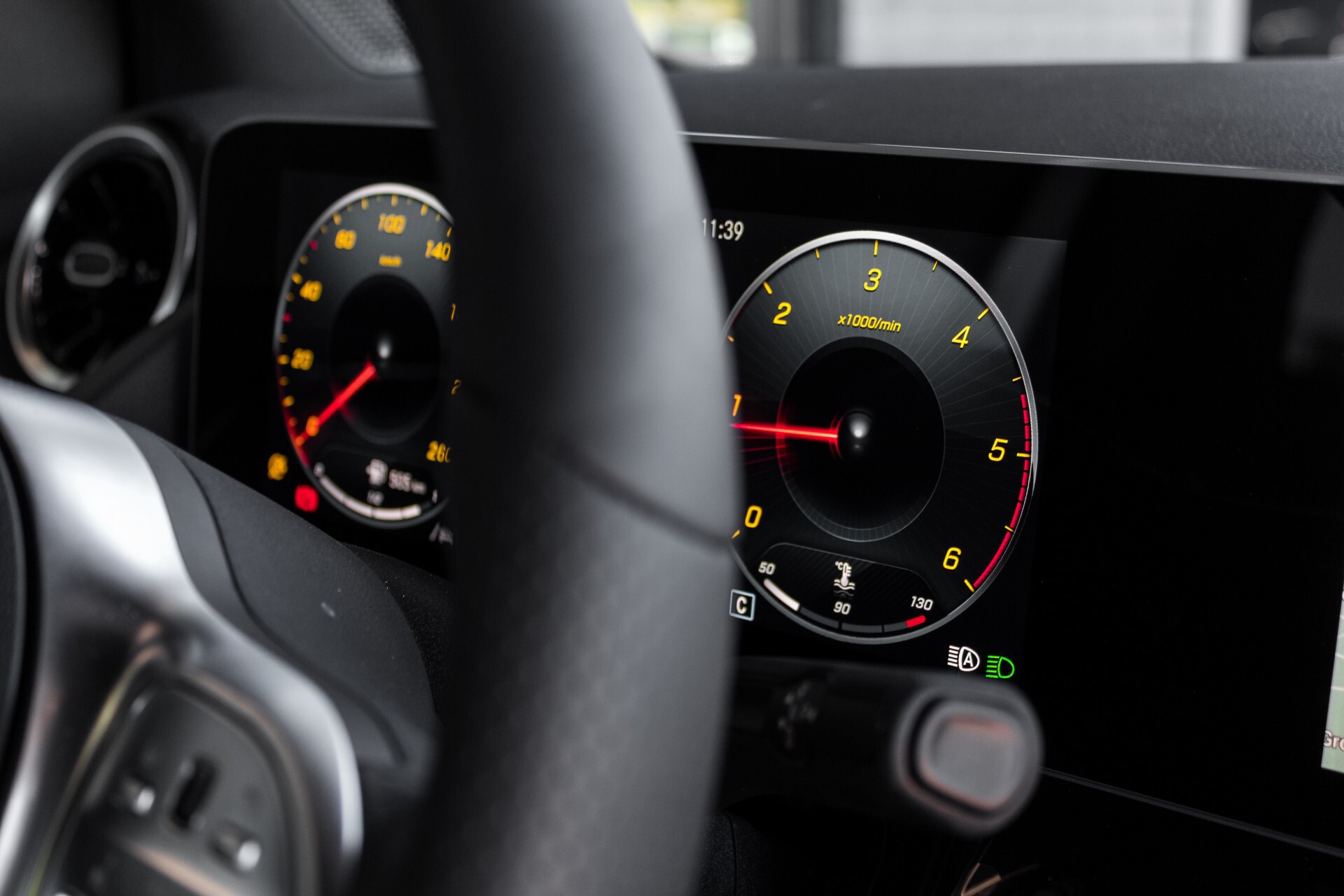 Mercedes-Benz B-Klasse 180d AMG Widescreen/M-bux/LED/19" Aut7 Foto 45