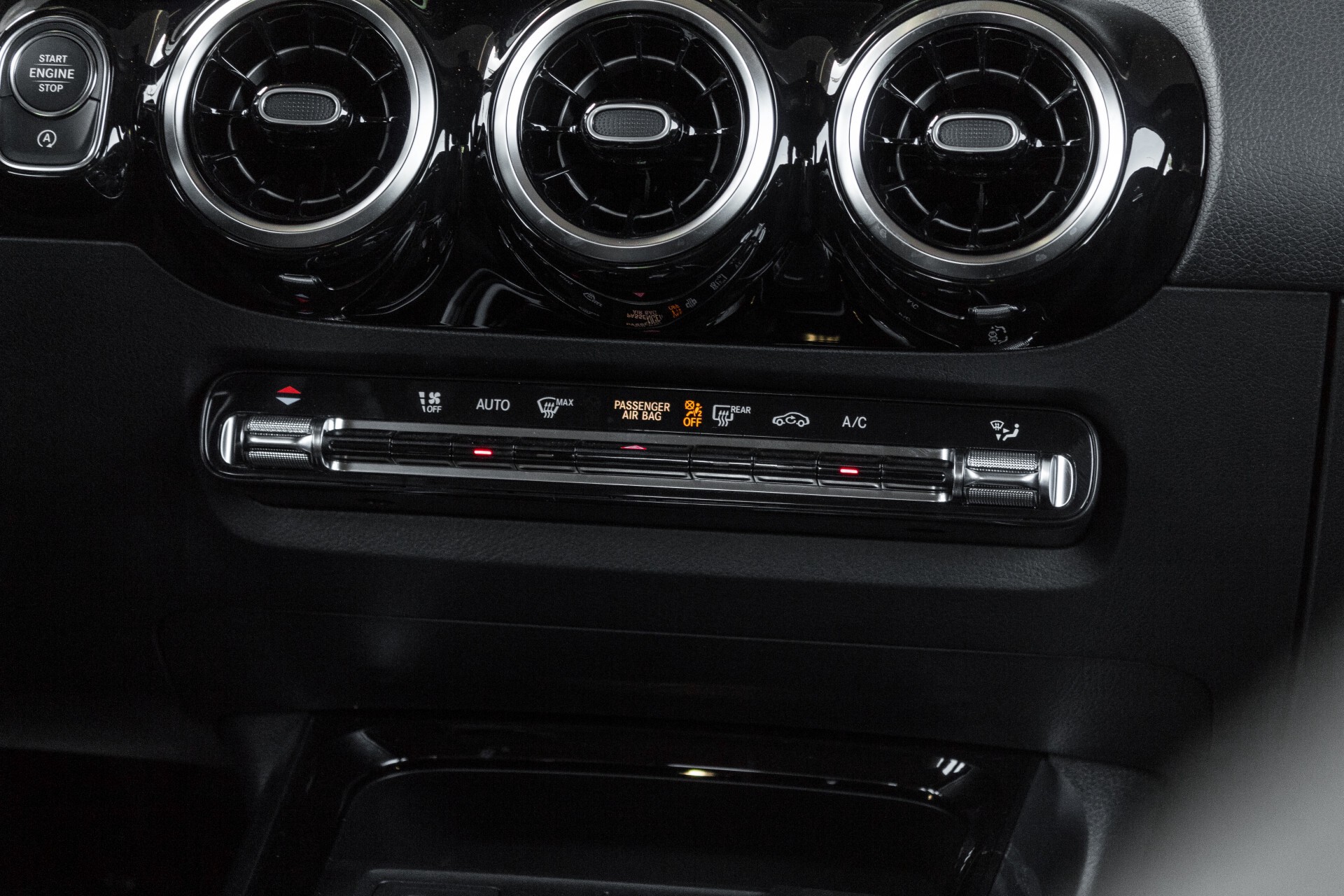 Mercedes-Benz B-Klasse 180d AMG Widescreen/M-bux/LED/19" Aut7 Foto 49