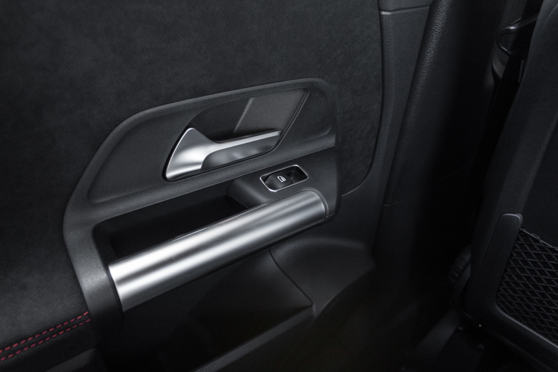 Mercedes-Benz B-Klasse 180d AMG Widescreen/M-bux/LED/19" Aut7 Foto 51