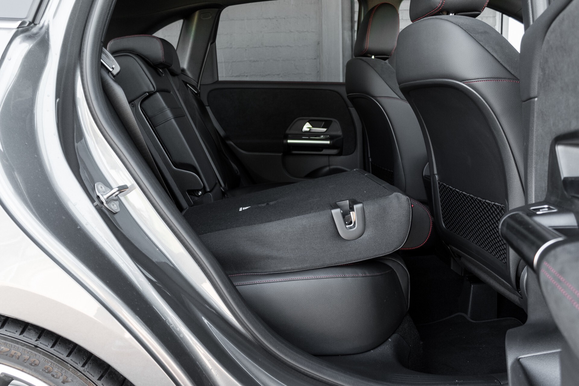 Mercedes-Benz B-Klasse 180d AMG Widescreen/M-bux/LED/19" Aut7 Foto 6