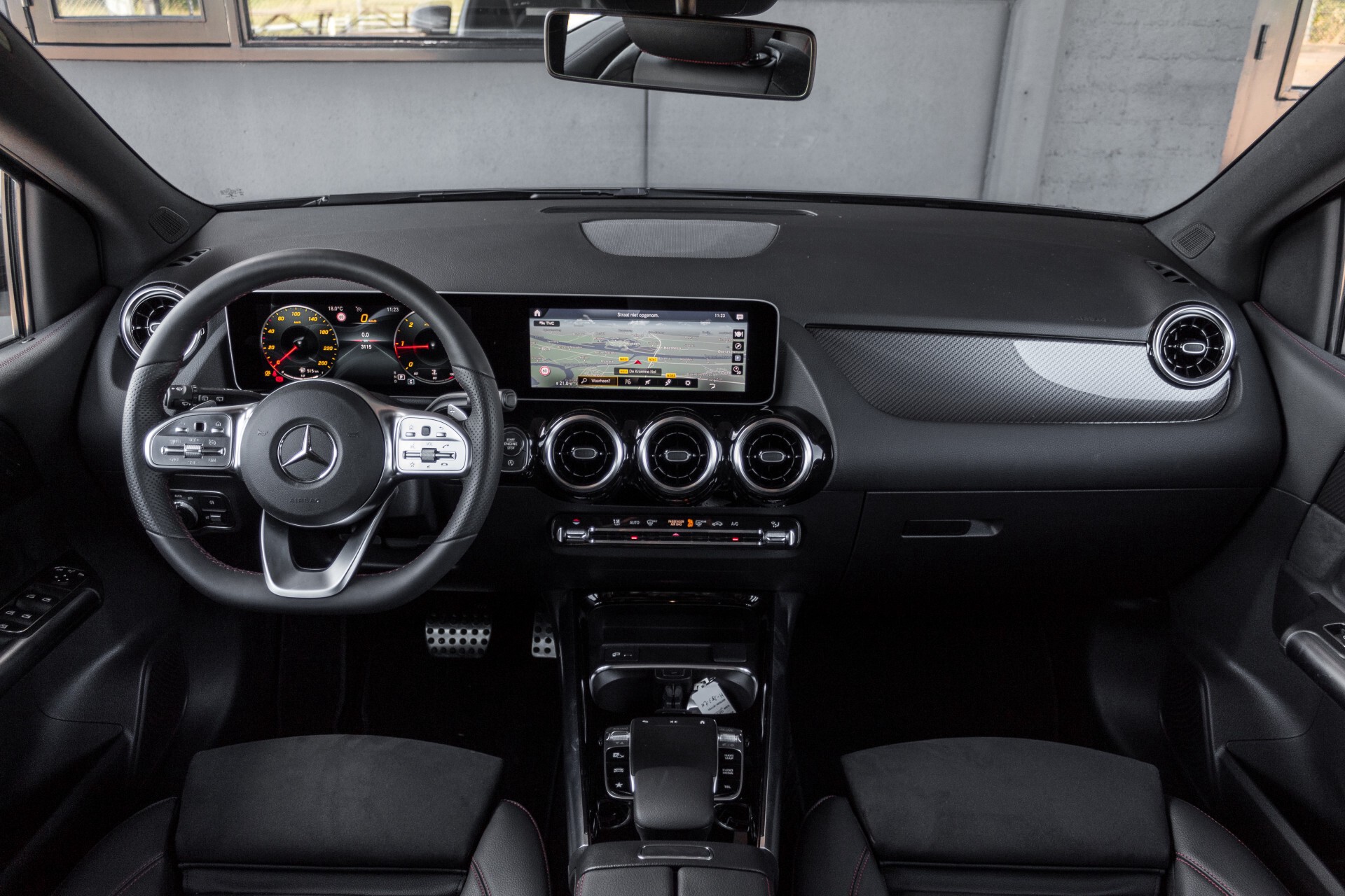 Mercedes-Benz B-Klasse 180d AMG Widescreen/M-bux/LED/19" Aut7 Foto 8