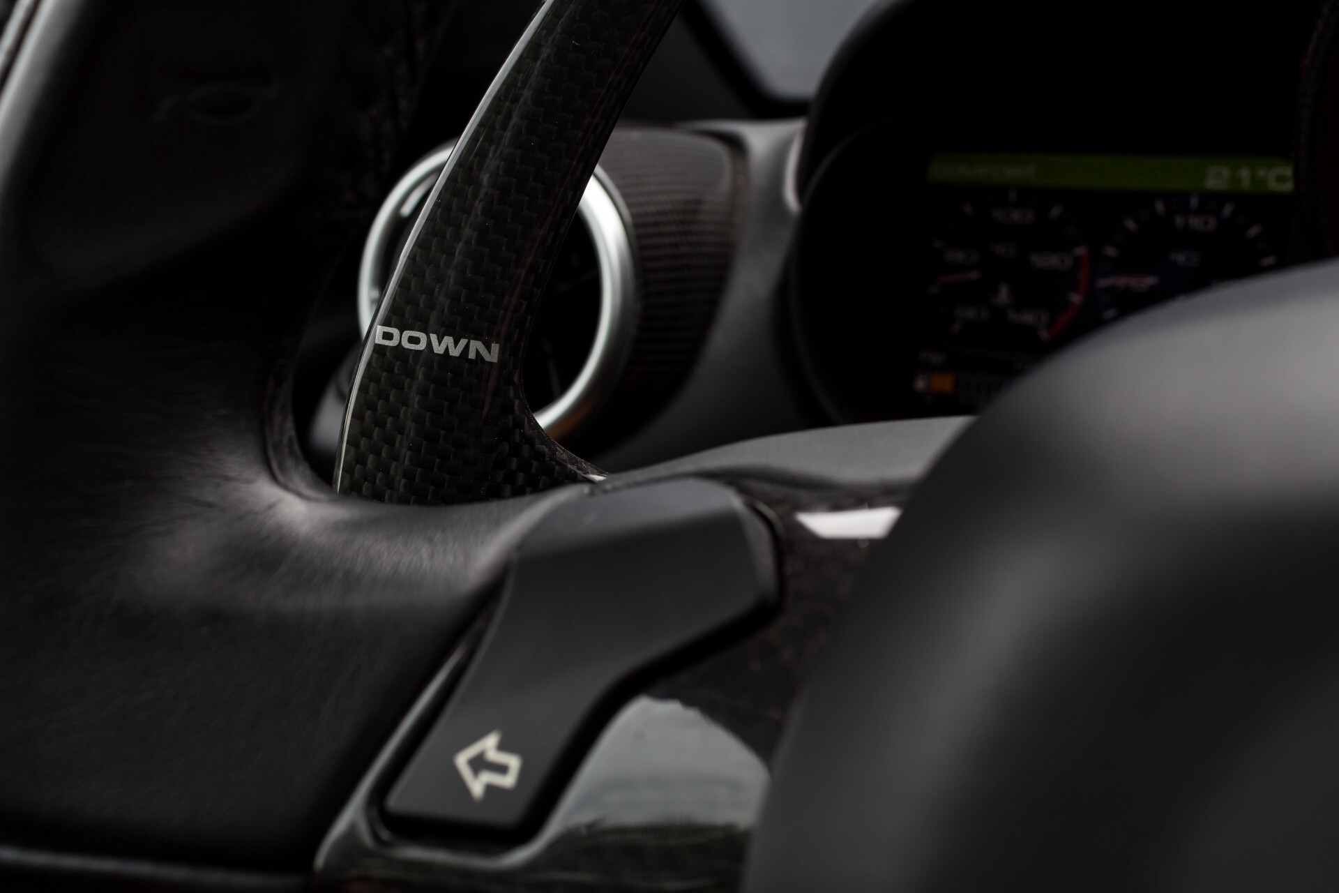 Ferrari California 3.9 T Full Carbon Nieuwprijs: €284081 Foto 11