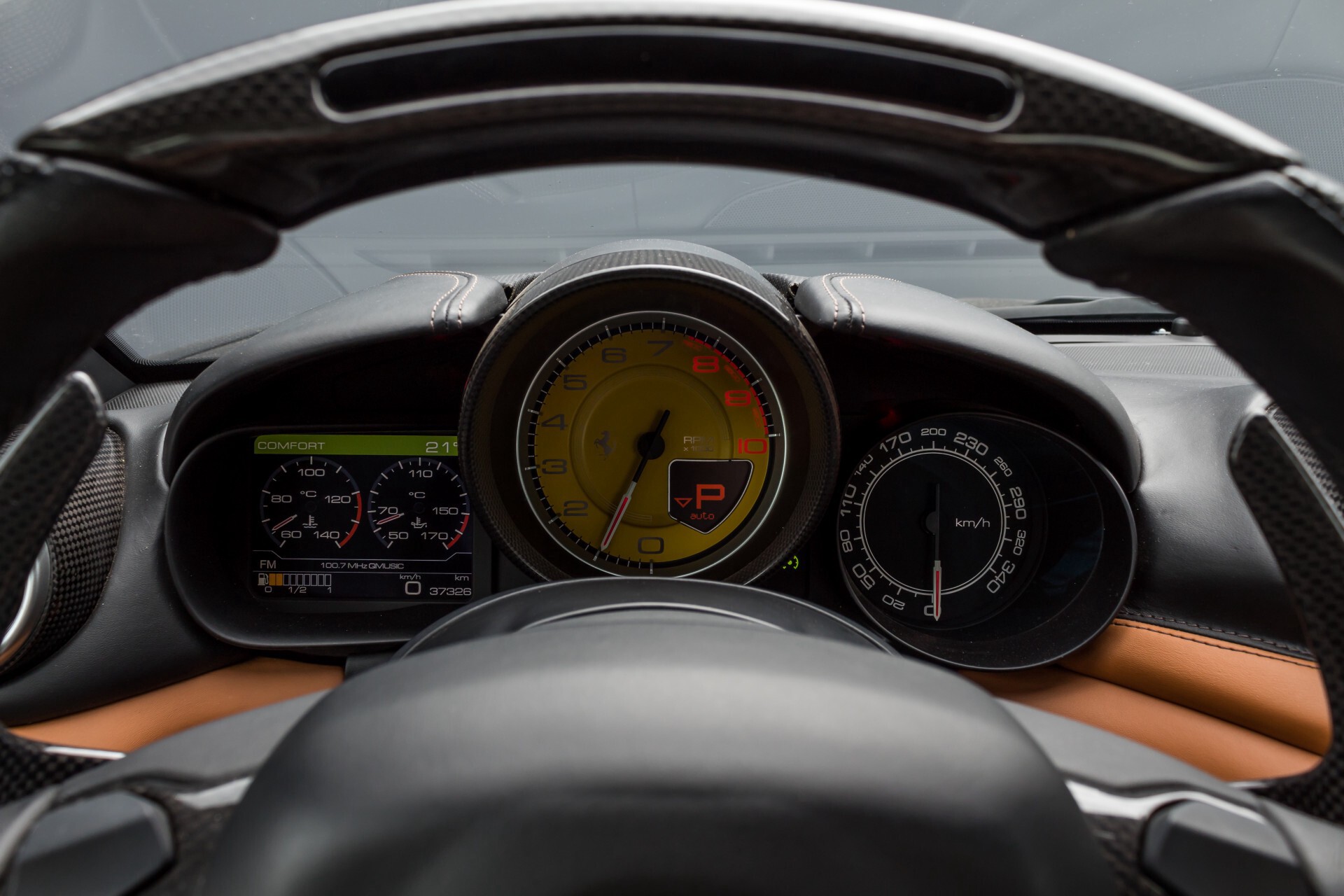 Ferrari California 3.9 T Full Carbon Nieuwprijs: €284081 Foto 12